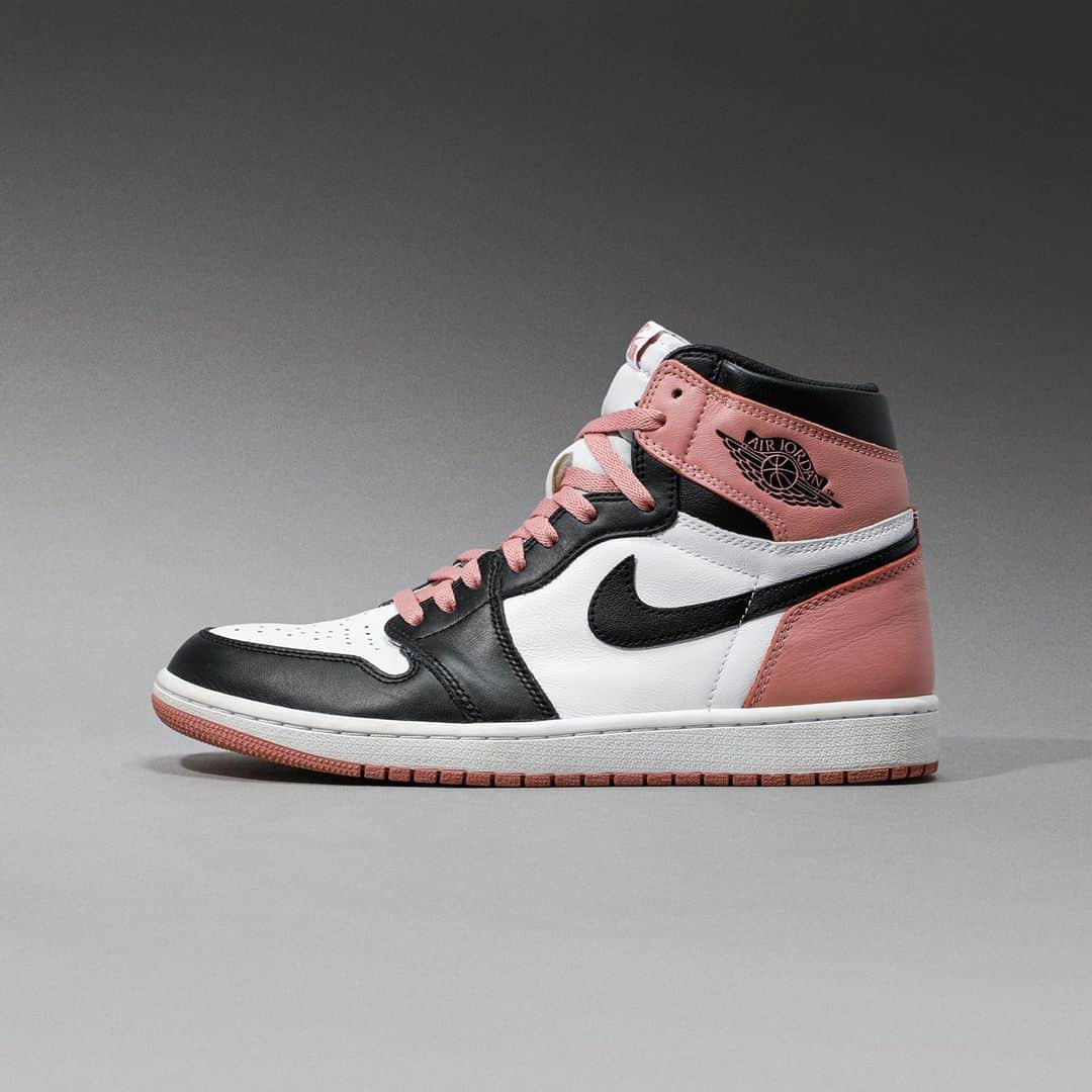 Flight Clubのインスタグラム：「Dropping exclusively at Art Basel Miami alongside an accompanying ‘Igloo’ colorway, the Air Jordan 1 Retro High OG NRG in ‘Rust Pink’ represents one of the most coveted retro styles from 2017. The shoe sports an all-leather upper with color blocking reminiscent of the OG ‘Black Toe’ edition, replacing that shoe’s red elements with a delicate Rust Pink finish.  Flight Club Miami is now open. Welcome back.」