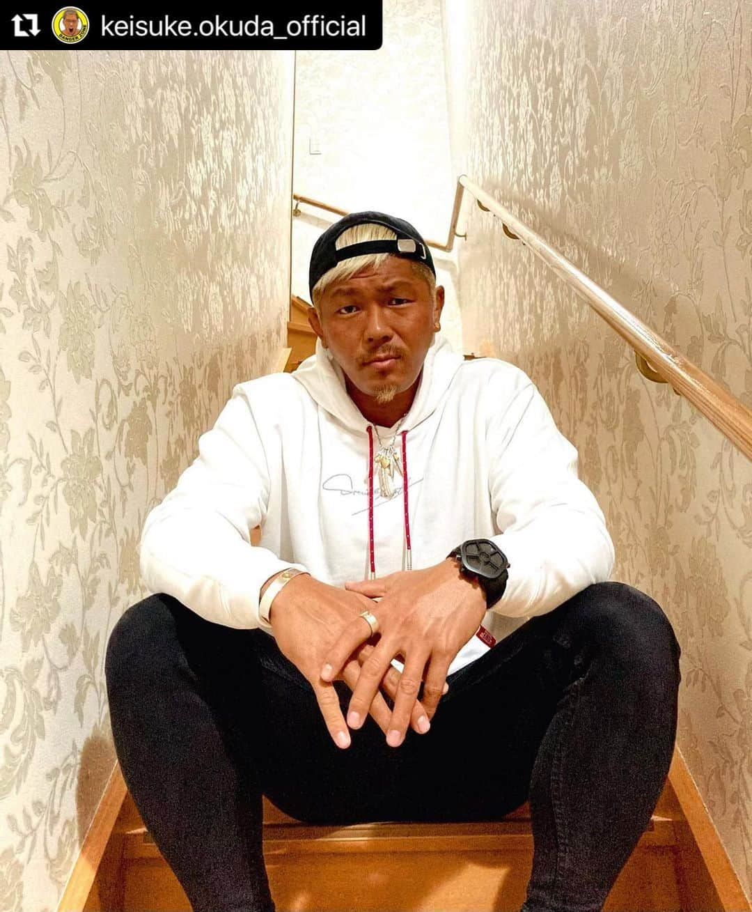 峰竜太さんのインスタグラム写真 - (峰竜太Instagram)「#Repost @keisuke.okuda_official with @make_repost ・・・ この峰さんのブランドであるONEのパーカーがいい感じなんです🔥 ドカーーーン🔥 . オスオース🔥🔥🔥 @one.onlinestore . . #dragongate#ドラゴンゲート #奥田啓介#峰竜太 さん #ブレイブゲート#チャンピオン #プロレス#プロレスラー #ボートレース#競艇 #オシャレスラー#ONE #prowrestling#luchalibre #ファッション#ストリート系男子 #東京#tokyo#原宿#harajuku #ゴローズ#goros#ネックレス #workout#traning #啓介會#followｍe#sports#格闘技 ・ ・ ・ サンキュー @keisuke.okuda_official  バリ似合ってんじゃん🤩」2月27日 5時52分 - ryuta.4320