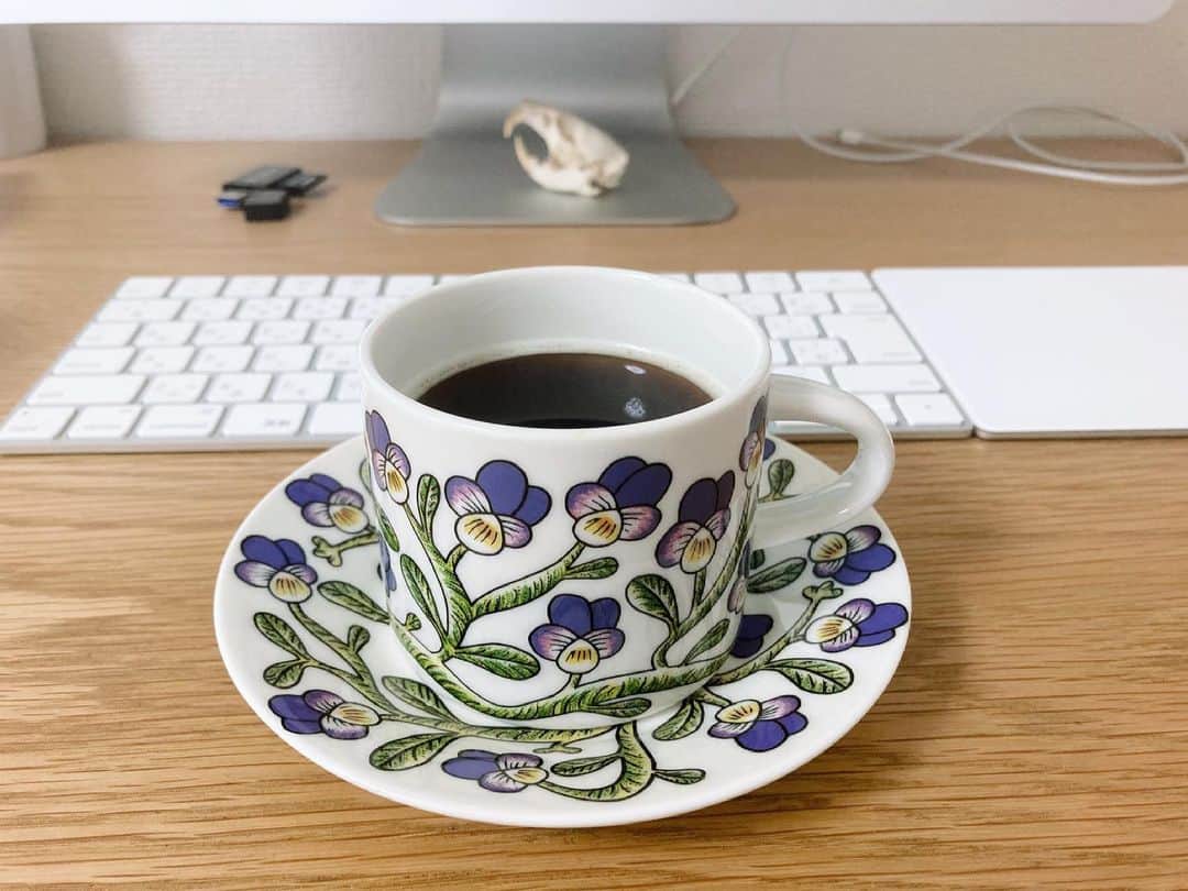 藤野可織のインスタグラム：「使うたびに、茎ふとっ！と思う。いちいち思う。」