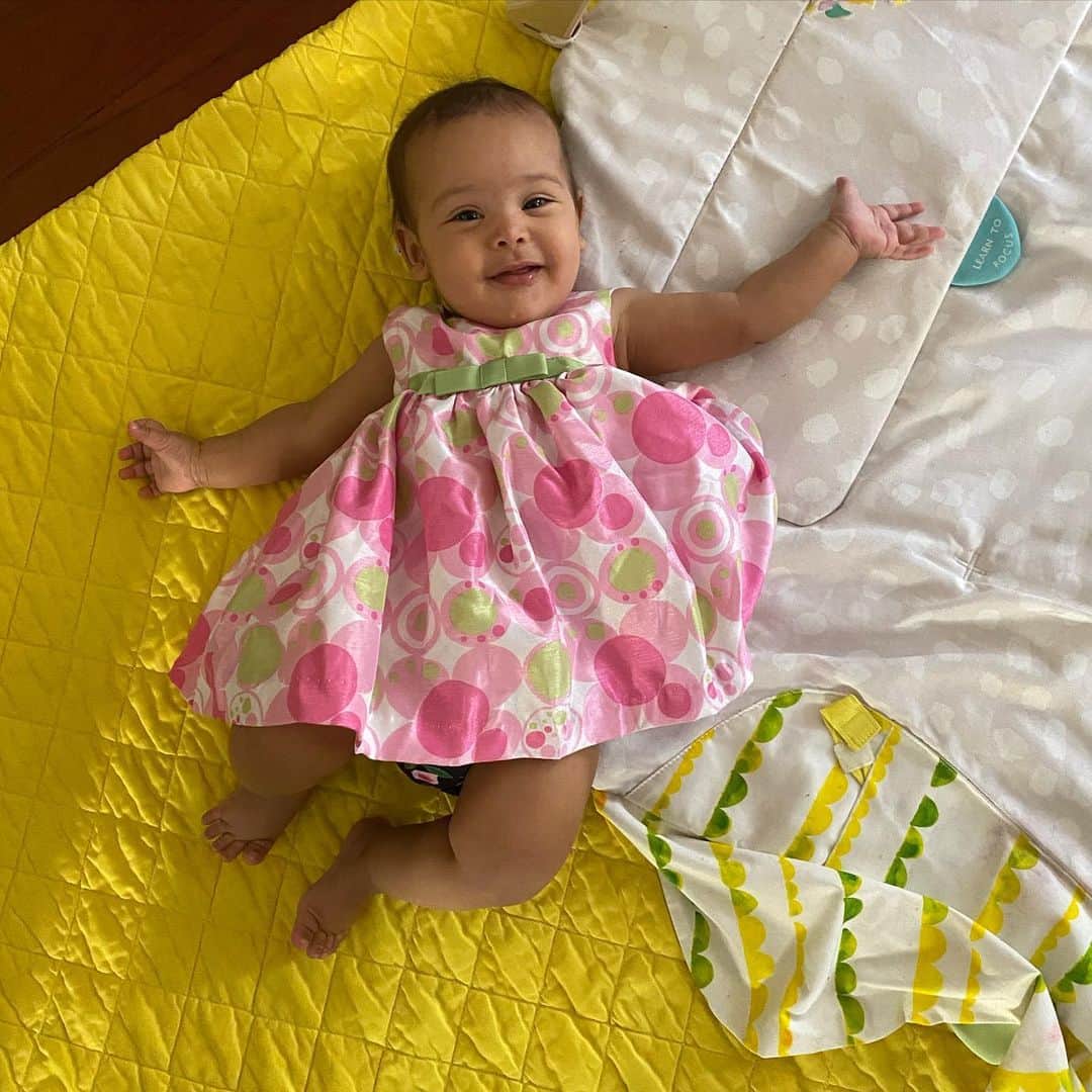キーシャ・エップスのインスタグラム：「Might as well add some sprinkles to that sunshine! 💕💕💕  Looking just like her Momma @mrstrinidadb  My mom’s bonus daughter 🙃  #GGsBaby #Family #BeausBaby」