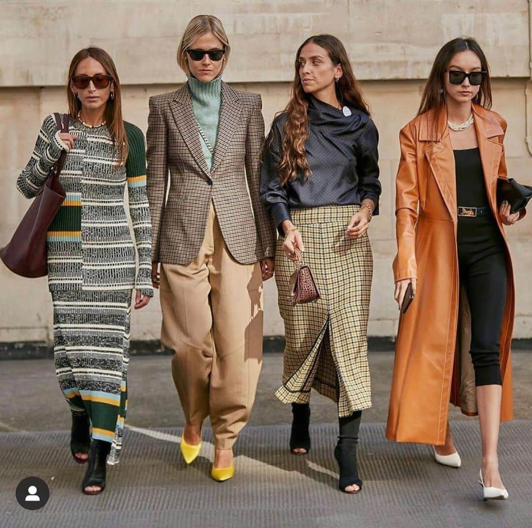 Linda Tolのインスタグラム：「I miss this. I miss Streetstyle. I miss the girls. I miss the energy. I miss Fashionweek. I even miss wearing shoes too tight.」