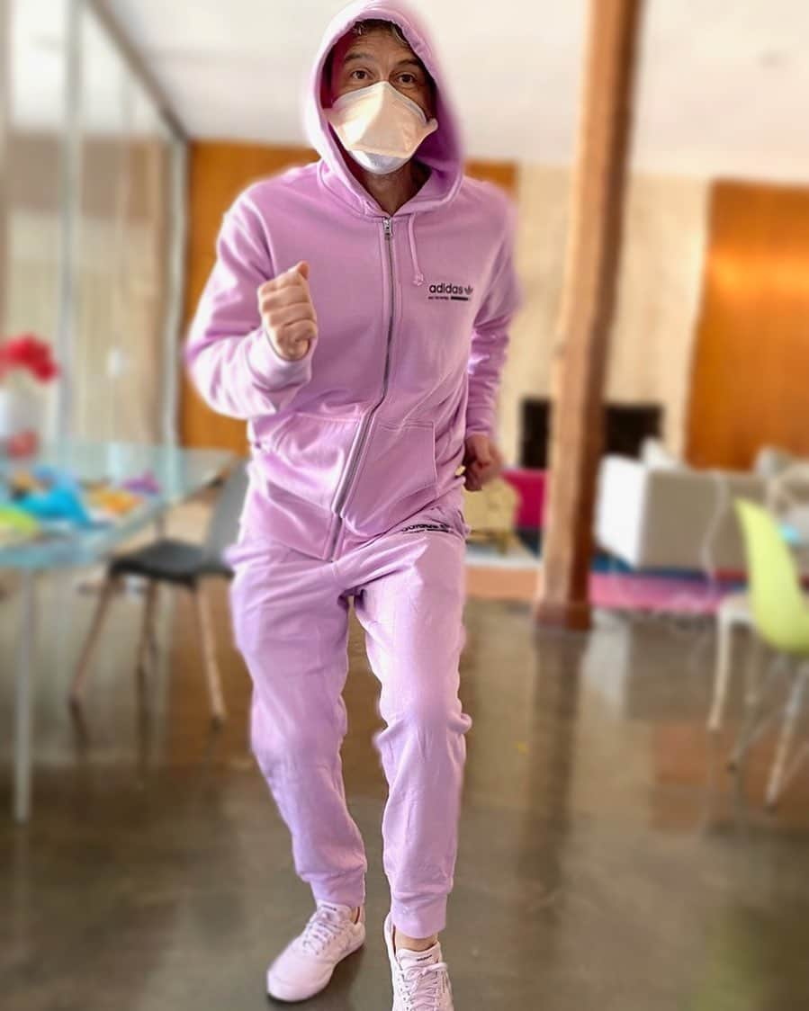 ナディア・ダジャニさんのインスタグラム写真 - (ナディア・ダジャニInstagram)「Adam: “Oh, while I have you. Did I let you know that this is my outfit when I go shopping for groceries?”  Me: “You look insane and I’m going to ONE HUNDO post this”   HAPPY FRIDAY, EVERYONE!!  @garbagefeet」2月27日 5時57分 - caughtoffbase