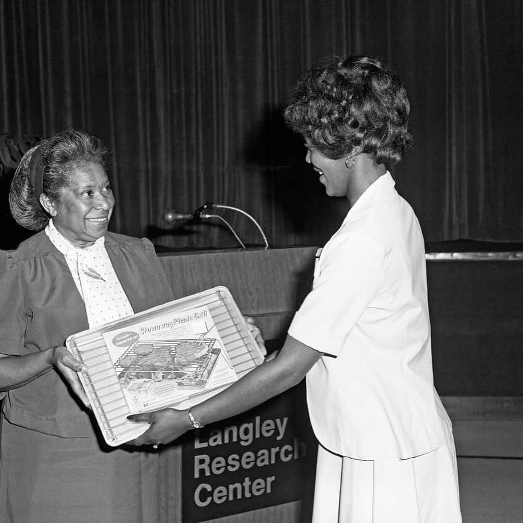 NASAさんのインスタグラム写真 - (NASAInstagram)「💫 Mary W. Jackson: NASA’s first Black female engineer – and so much more. ⁣ ⁣ A “Hidden Figure'' hidden no more, Mary was part of a group of very important women who helped our agency succeed in getting American astronauts into space. Never accepting the status quo, she helped break barriers and open opportunities for African Americans and women in the field of engineering and technology. On top of all of this – Mary was a mother, a teacher, a mentor, a Girl Scout leader, and a friend to many. ⁣ ⁣ Today, in her honor, we named the NASA Headquarters building in Washington, D.C. for Mary W. Jackson. Her commitment to excellence, diversity, inclusion, and teamwork represents the best of this agency and the future of NASA! ⁣ ⁣ Credit: NASA⁣ ⁣ #BlackHistoryMonth #ShareBlackStories #HiddenFigures #NASA #BHM #WomenInSTEM #WomenInspiringWomen ⁣」2月27日 6時34分 - nasa