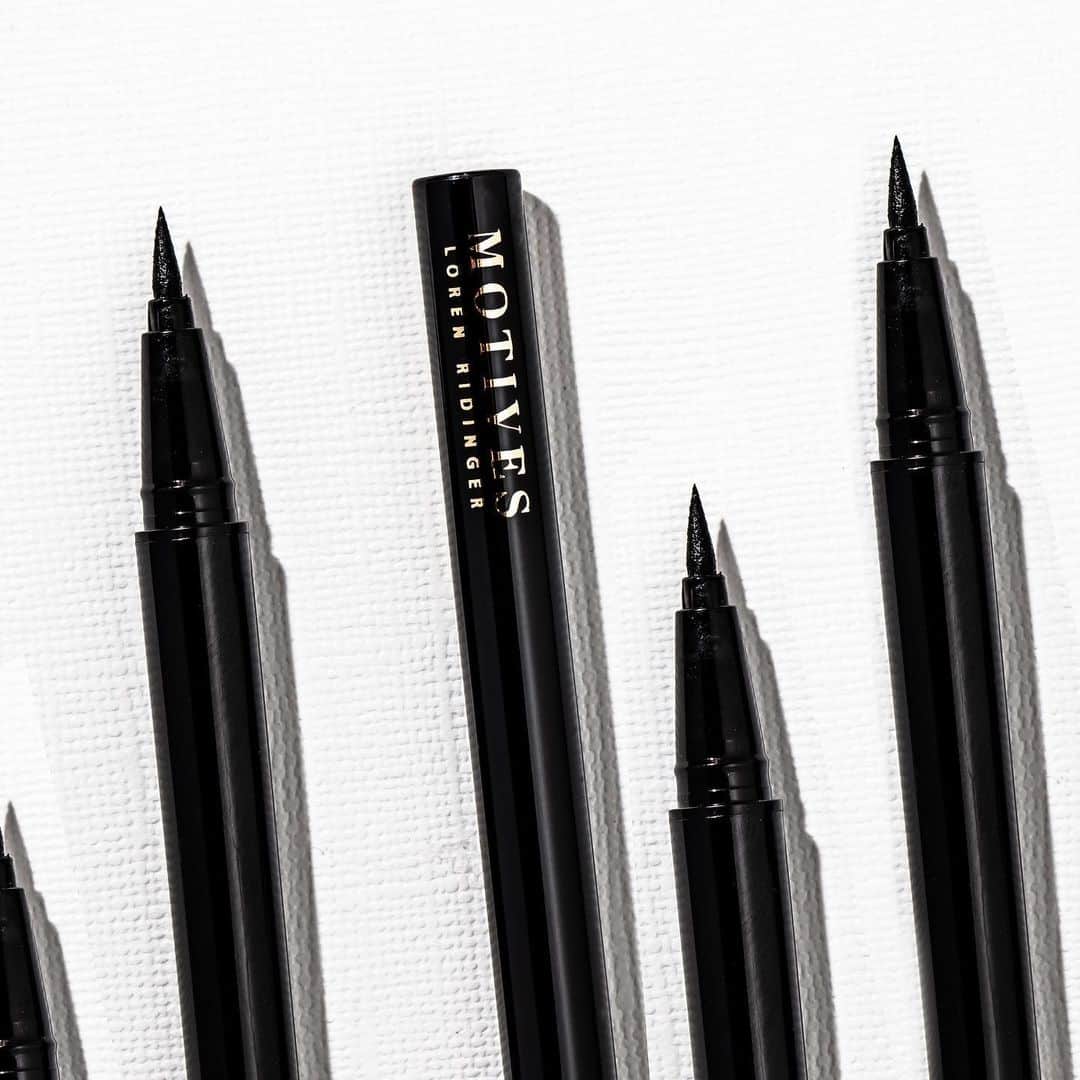のインスタグラム：「3 reasons to love the Precisely The Point Eyeline🖤 🖤Ultra-pigmented color that glides on smoothly 🖤Superfine felt tip for precise application 🖤Contains a water-resistant, smudge-proof and long-lasting formula  Tap the image to add this beauty essential to  your makeup bag. ✨ #motivescosmetics」