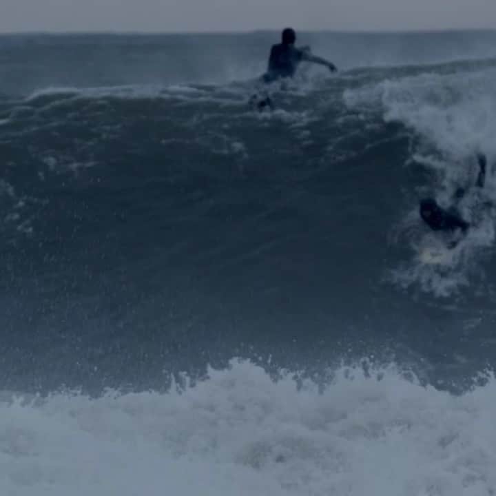 Surf Magazineのインスタグラム：「If your friends aren’t screaming like this when you stick a precarious air drop, well, it’s time to get new friends.   Hit the link in bio to watch @simonhetrick’s entirely self-produced edit, ‘Dead April’. Video: @mcquangus」