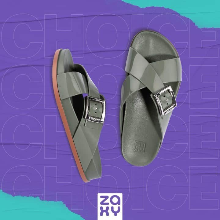 ザクシーのインスタグラム：「Um modelo que estamos apaixonadas: #ZaxyChoice 😍 Esse slide anatômico garante muito conforto e estilo pros seus pés! Já garantiu o seu?​  #ZaxyChoice – R$69,99​  Compre agora mesmo pelas tags no post, pelo link na bio ou na nossa loja online www.zaxy.com.br​  #pracegover #pratodosverem: No gif, temos o fundo roxo com azu. No centro, temos todas as cores da Zaxy Choice, um modelo de slide anatômico que possui tiras cruzadas em X.」