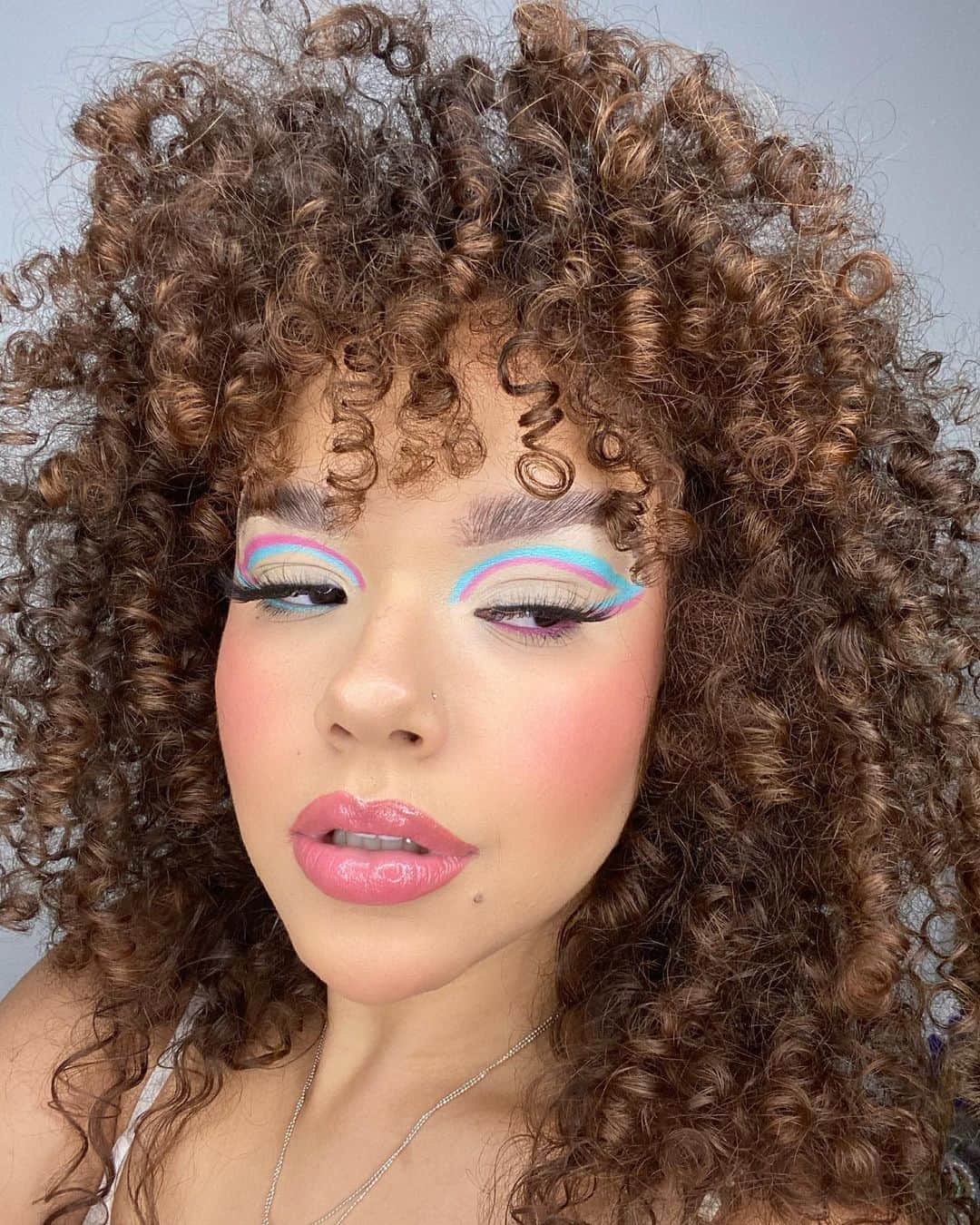 NYX Cosmeticsさんのインスタグラム写真 - (NYX CosmeticsInstagram)「What is your fave color combo? 🌈 @margelis.makeup serves this gorgeous #graphicliner using our Epic Wear Liner Sticks in 'Pink Spirit' + 'Blue Trip' 💕✨ • #nyxcosmetics #nyxprofessionalmakeup #crueltyfreebeauty」2月27日 6時59分 - nyxcosmetics
