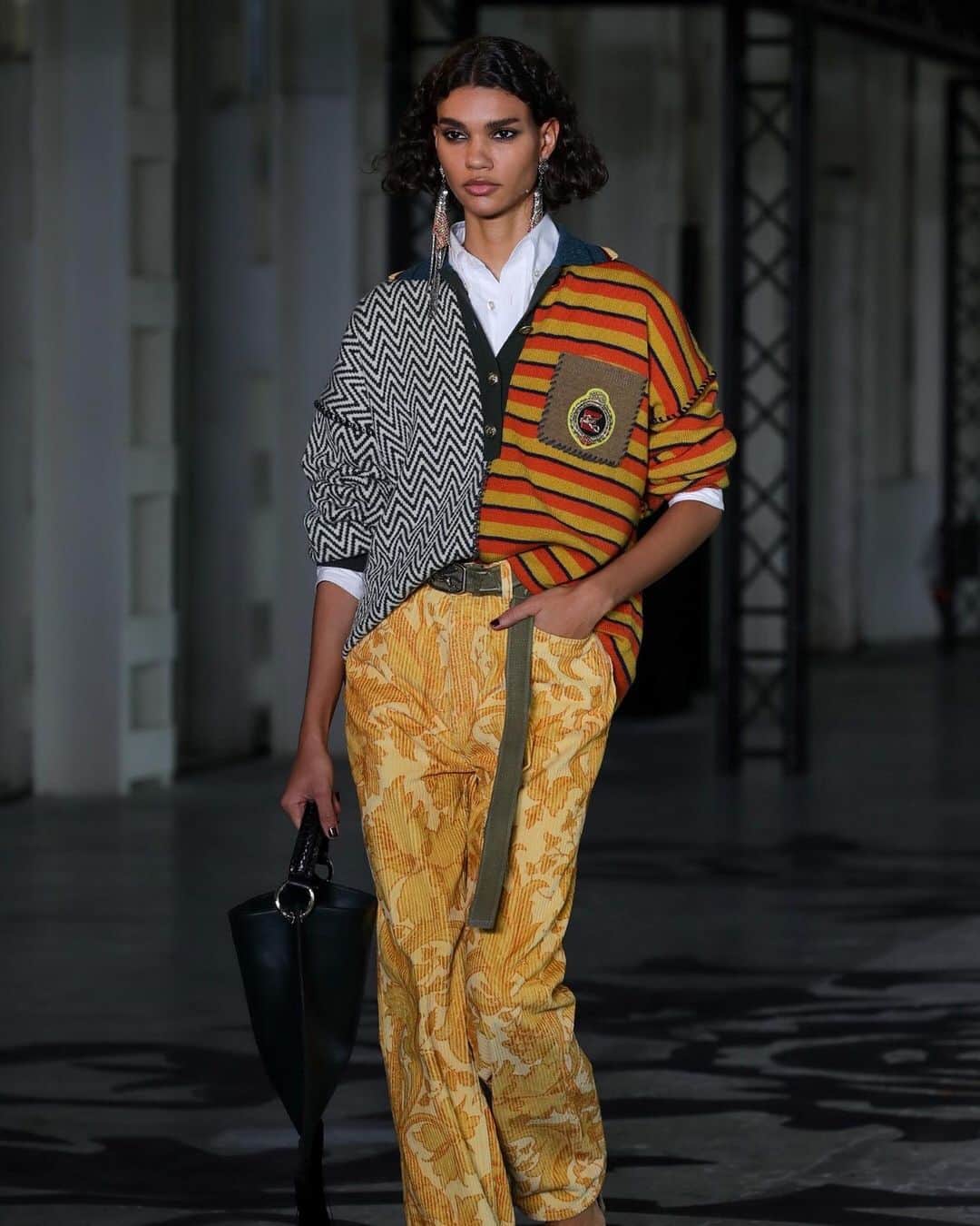 Fashion Weekのインスタグラム：「Prints charming 😍 Seen on the runway at @etro's #MFW show. Photo by @gettyimages」