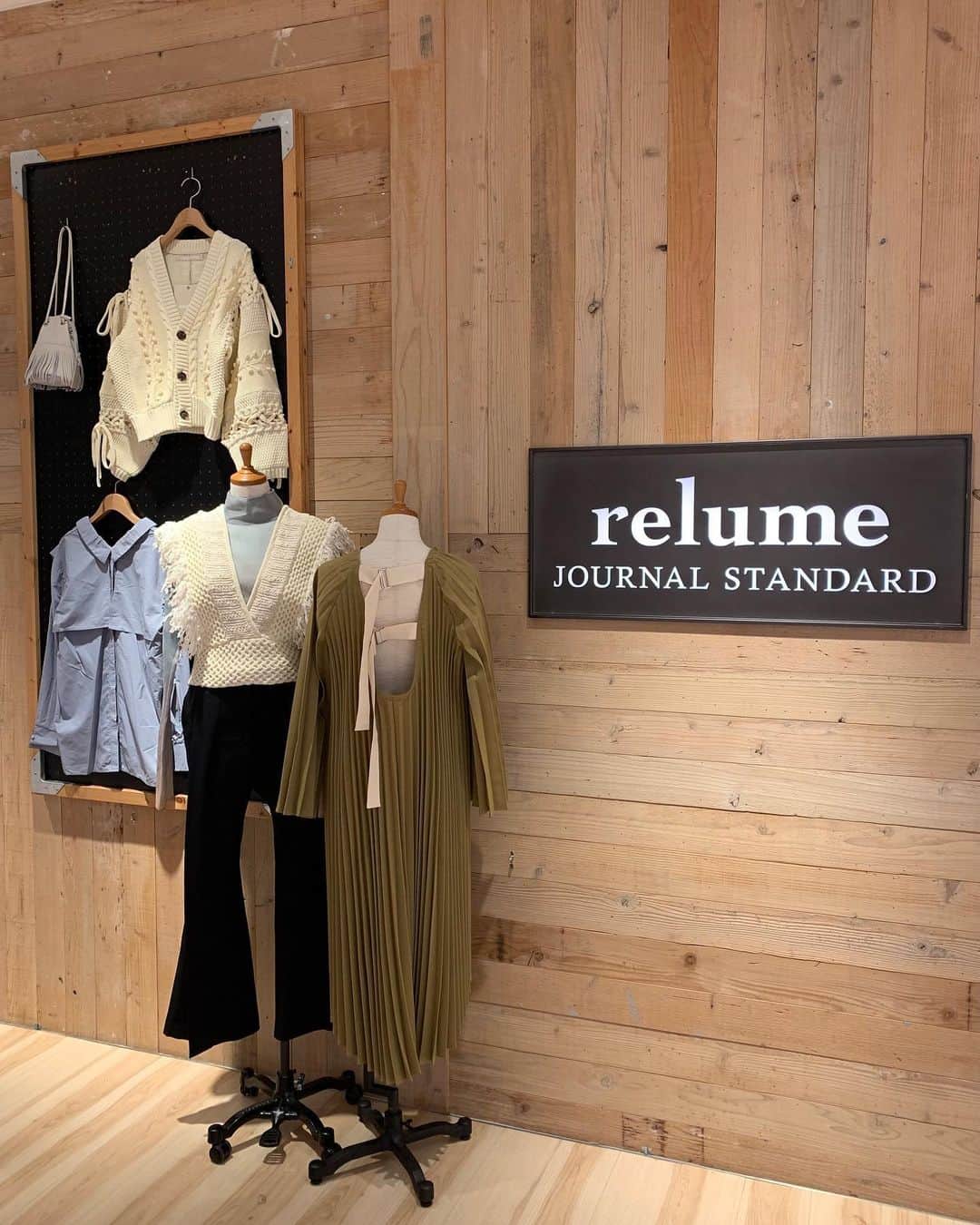 leinwande_officialさんのインスタグラム写真 - (leinwande_officialInstagram)「We are having a pop-up store at JOURNAL STANDARD relume Lucua Osaka from 26th Feb. to 7th Mar. ﻿ --------------------------------﻿  期間：2021年2月26日(金)〜3月7日(日)﻿ 開催店舗：JOURNAL STANDARD relume　ルクアイーレ店﻿  ------------------------------﻿ #leinwande#leinwände #journalstandardrelume﻿ #relume﻿」2月27日 12時45分 - leinwande_official