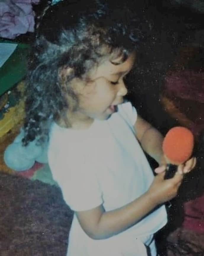 スキン・ダイアモンドのインスタグラム：「Been clowning around for a while now. My first memories are either being on the road or hanging out backstage/in the studio with my dad 🎶 Or begrudgingly being a clown for some good old street theater. I (obviously) hated that part.. lol.. but I loved recording songs I made up as I went along on my tape player. They were usually about Jesus. 🤘🏾🤡✨#coolstorybro」