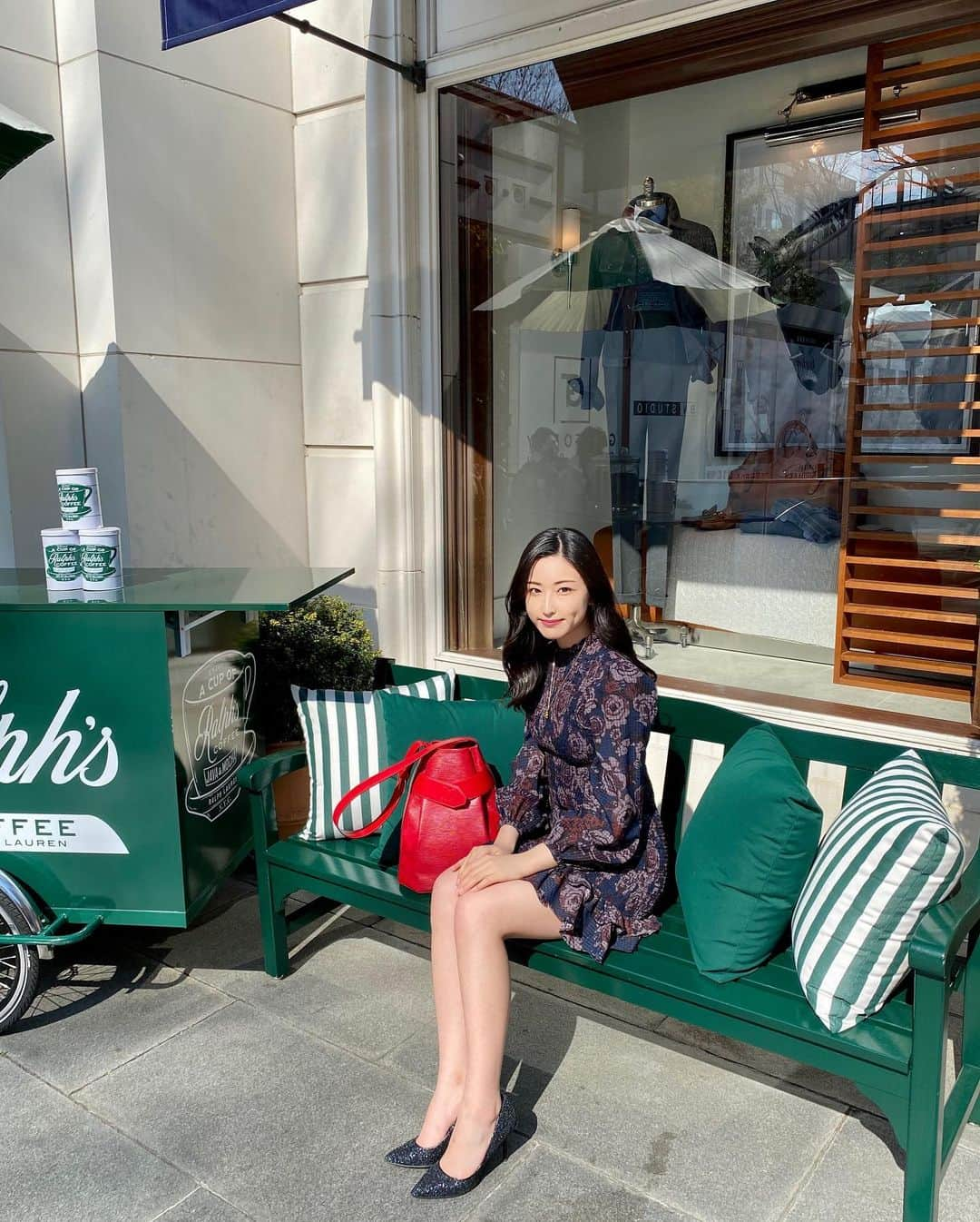 樋口光さんのインスタグラム写真 - (樋口光Instagram)「𝐑𝐚𝐥𝐩𝐡𝐬 𝐂𝐨𝐟𝐟𝐞𝐞 ☕️💚﻿ ﻿ ﻿ ﻿ ﻿ ﻿ ﻿ ﻿ ﻿ ﻿ ﻿ ﻿ ﻿ ﻿ ﻿#ひかるのしふく  ﻿#ラルフズコーヒー #ラルフローレンカフェ #表参道カフェ #お洒落カフェ #タイトワンピース #ザラ #ザラジョ #ルイヴィトンバッグ #ルイヴィトン #ランダ  #omotesando #omotesandocafe #omotesandou ﻿#ralphscoffee #ralphlauren #zara #zaraoutfit #ootd4nylonjp #louisvuittonbag #louisvuitton #randa  #오모테산도 #오모테산도카페 #오모테산도커피 #애프터눈티 #애프터눈티세트 #도쿄카페 #일본인 #일본인친구」2月27日 7時27分 - higuchi_hikaru