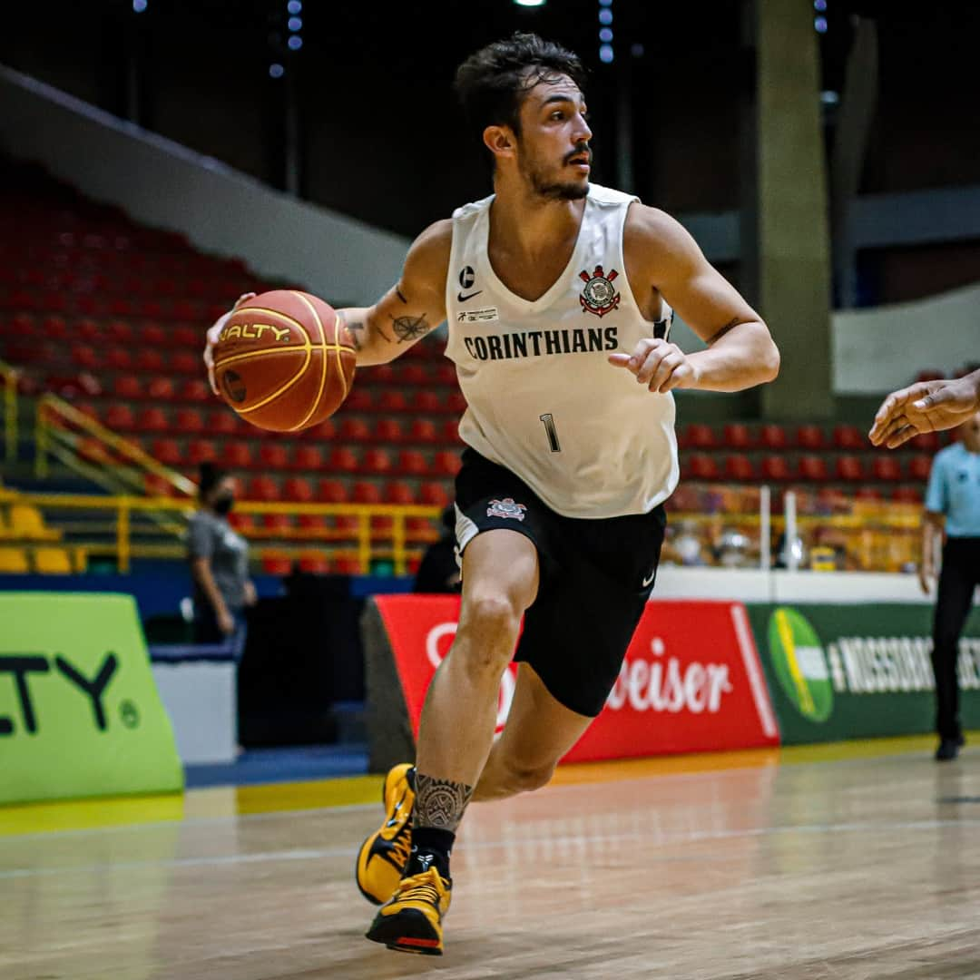 コリンチャンスさんのインスタグラム写真 - (コリンチャンスInstagram)「@sccorinthians.basquete vence o Cerrado por 83 a 61 no @NBB! 🏴🏳️⠀ ⠀ 🏀Destaques do duelo: @RicardoFischer (17 pts e 6 assists), @ZoomFuller (17 pts) e Malcolm Miller (12 pts e 9 rebotes)⠀ ⠀ 👀Próximo jogo é neste domingo, às 12h, contra o Brasília!⠀ ⠀ #VaiCorinthians ⠀ #NaBaseDaRaça」2月27日 7時46分 - corinthians