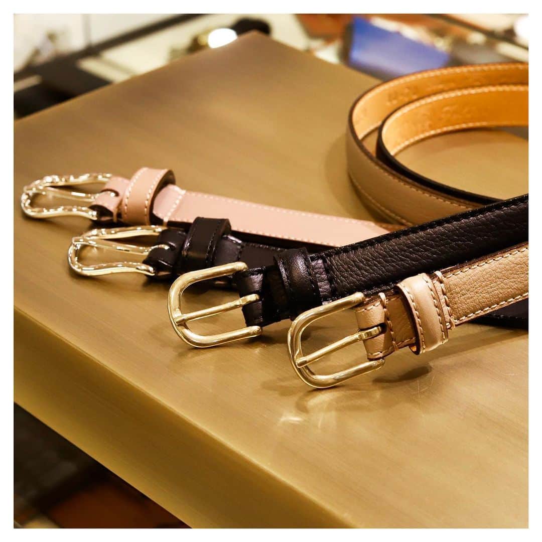 Felisi Japan 〔フェリージ〕さんのインスタグラム写真 - (Felisi Japan 〔フェリージ〕Instagram)「【Business Leather Goods】 . 経年変化によりグッと味わい深くなり、 長くご使用いただけるフェリージのビジネス小物。 ダークカラーで統一し堅実さの演出もお勧めですが、 鮮やかなワンポイントカラーで個性を演出できるのも、 フェリージのアイテムならでは。 持ち主の印象をワンランクアップしていただけます。 . . <1枚目> ■Left Model No.15/21/BU Price：¥13,200   ■Right Model No.16/21/LD Price：¥13,200 . . <２枚目> ■Belt Model No.15/21/BU Price：¥13,200   ■Sneaker（MEN） Model No. AA005/M-shoes Price：¥29,700   ■Sneaker（WOMEN） Model No. AA006/W-shoes Price：¥29,700 . . <3枚目> ■Belt Model No.15/21/BU Price：¥13,200 . . . #felisi #felisiselection #felisicollection #businessgoods #leathergoods #smallleathergoods #cardcase #IDcase #belt #wallet #フェリージ #フェリージセレクション #フェリージコレクション #ビジネスアイテム #ビジネス小物 #レザーグッズ #革製品 #革小物 #カードケース #IDケース #ベルト #財布」2月27日 7時40分 - felisi_japan
