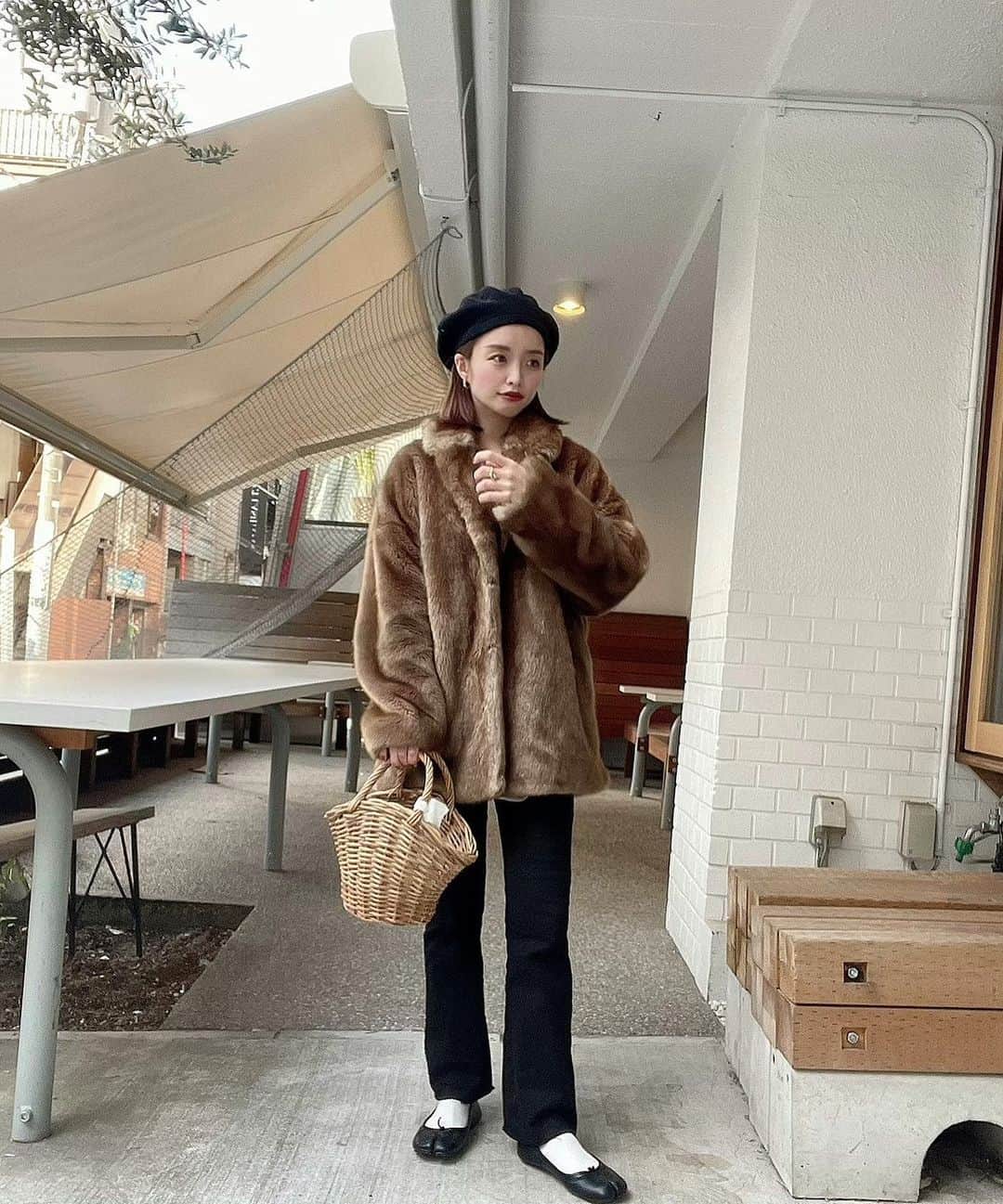 のインスタグラム：「衣替えでファーのコートを片付けました🧺 今日も寒いけど防寒しつつ春らしい洋服を着よう🌸」