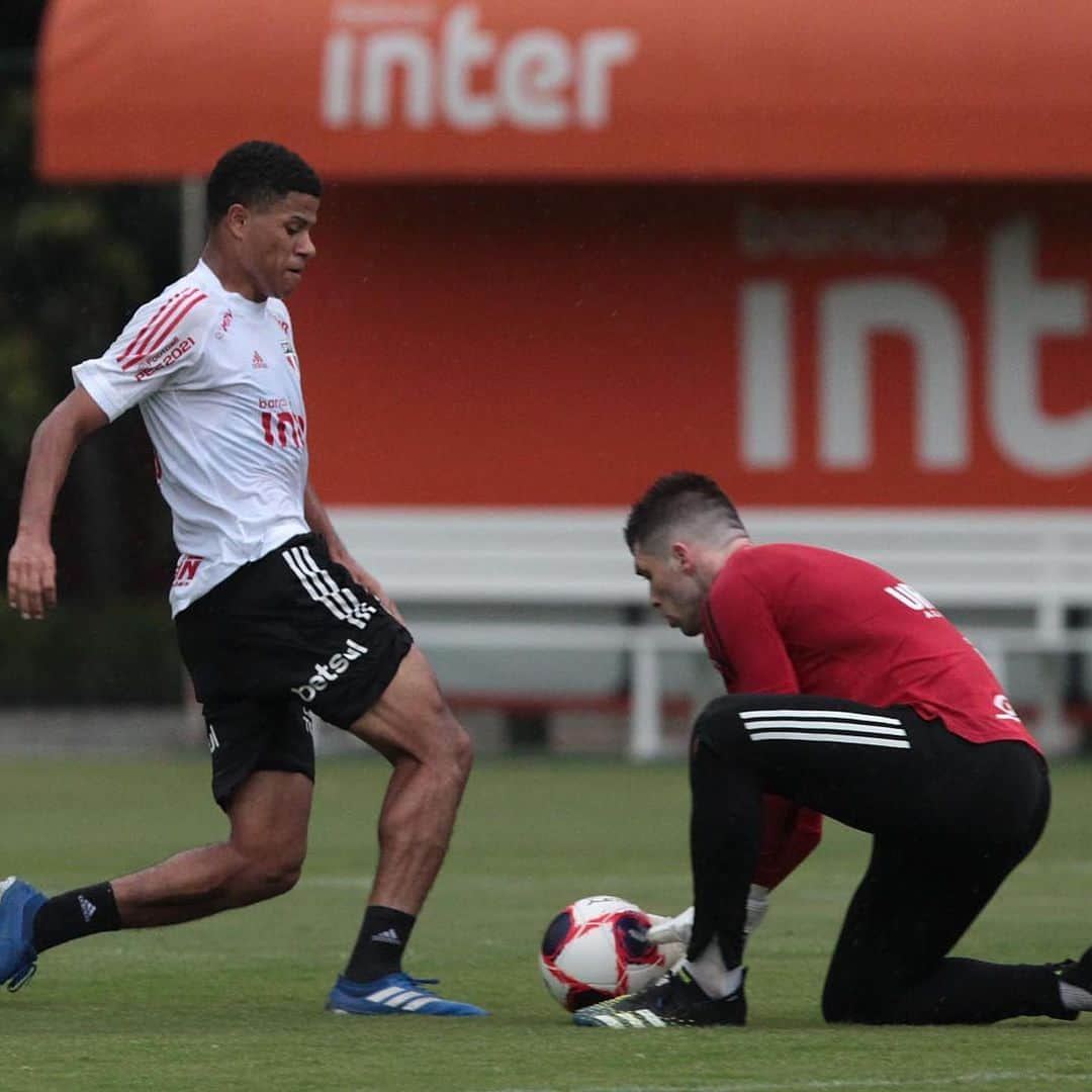 São Paulo FCさんのインスタグラム写真 - (São Paulo FCInstagram)「🔛 Start na nova temporada! 🔜 Estreia no @paulistao.  #VamosSãoPaulo 🇾🇪 ⠀⠀⠀⠀⠀⠀⠀⠀⠀ 📸 Rubens Chiri / saopaulofc」2月27日 7時55分 - saopaulofc