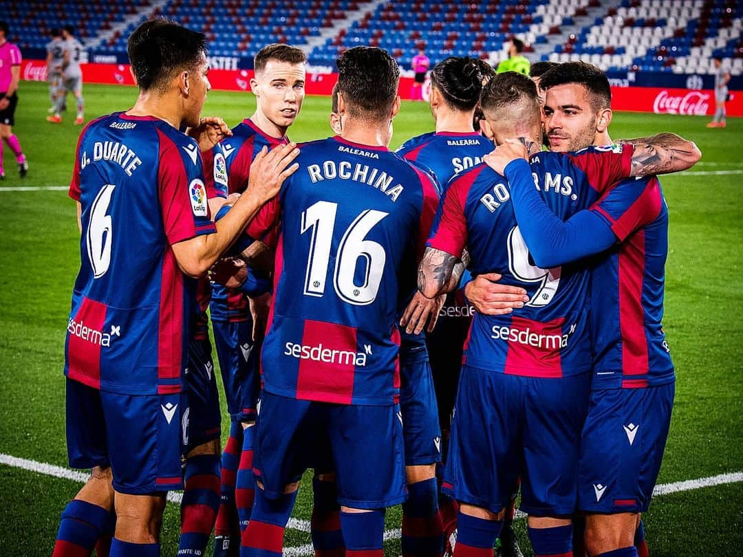 レバンテUDさんのインスタグラム写真 - (レバンテUDInstagram)「Levante UNIÓN Deportiva 🐸  #OrgullGranota 🔵🔴」2月27日 7時49分 - levanteud