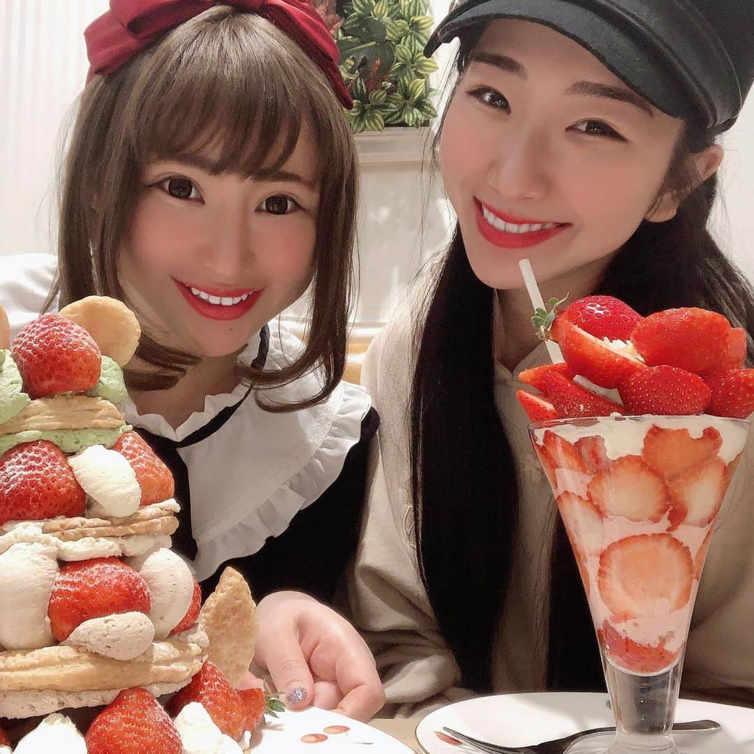 のインスタグラム：「. . おはよう🌞💕 . この日の私は眉毛アートメイク やりたてだから凛々しくて いつもと違う感じ🤔✨ . . . #gm #japan #tokyo #shinjuku #fruits #fruitsparlor #stawberry #parfait #love #cake #sweets #smoothie #healthy #beauty #project #next」
