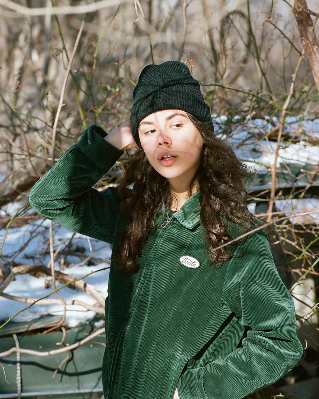 ブリクストンのインスタグラム：「Dreamy winter in the Utopia Jacket and Heist Beanie.  @josephrobertkrauss」