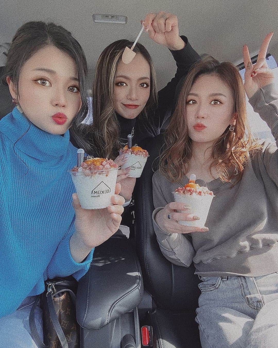 YOGOARISAのインスタグラム：「目的達成したら家から数十キロ離れたコンビニの駐車場で３時間4時間平気で語っちゃううちらってほんと仲良し😚✌︎ ・ ・ ・ かなはたまにゆりやん3時のおやつかなだけデブ♥️ #蒲郡 #loukmahouse  #love #friends」