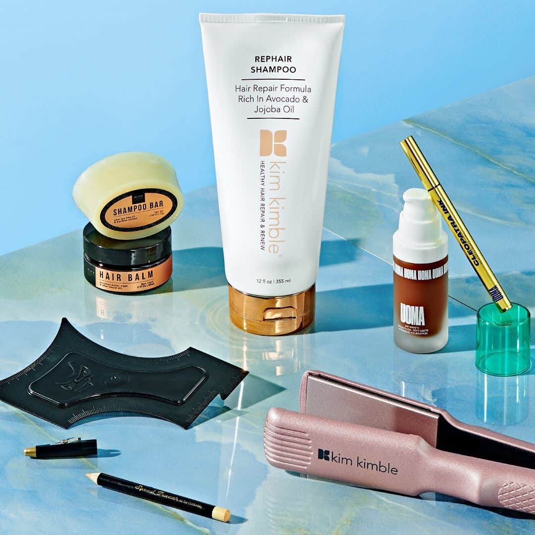 Wal-Mart Stores, Incのインスタグラム：「Show yourself some ❤️ with this stellar collection of Black-owned beauty brands. This #BlackHistoryMonth we’re giving you the inside scoop on innovators taking self-care to the next level with inclusive cosmetics, genius grooming tools, & more. Head to stories to 👀 for yourself! #WalmartBeauty #HereforEveryBeauty」