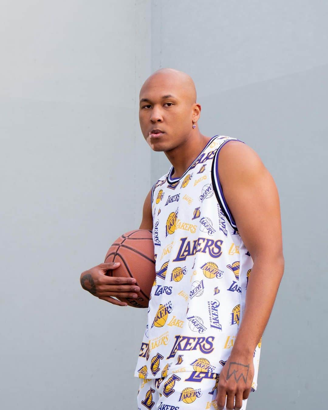 Forever 21 Menさんのインスタグラム写真 - (Forever 21 MenInstagram)「This matching set 🔥🏀 What did you come from our #FOREVERLA collection?  Shop the collection now in-stores + online at Forever21.com! Don’t forget to tag us @forever21men + #foreverla for a chance to be featured!  🟣 @mylenmakes  🟡 📸: @hunterandrsn」2月27日 8時18分 - forever21men
