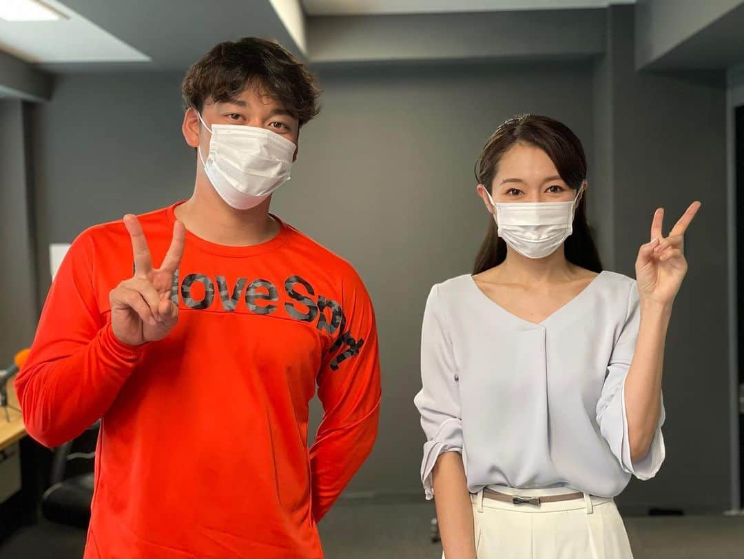 阿部智帆のインスタグラム：「🎙✨ 【昨日の Gラヂ】 ゲストに高梨投手をお迎えしました💫  ☑︎高梨投手が GラヂDJに⁉︎上手すぎるトークにご注目🎙  ☑︎ジャイアンツ移籍時を振り返って  ☑︎たかなしきっちんのこだわり等  盛り上がりすぎて 放送は延長戦へ突入‼︎ 高梨投手、楽しいお時間ありがとうございました☺︎♪  まだ聞いていない方は ライブ履歴からぜひ♡  #giants #沖縄キャンプ # Gラヂ」