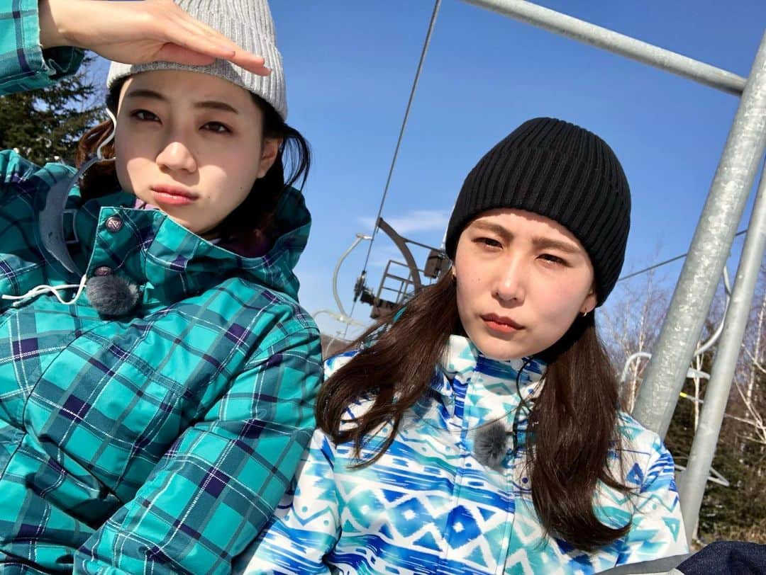 高橋佑奈さんのインスタグラム写真 - (高橋佑奈Instagram)「.  mitsukiとまたまたスキー⛷⛷ 天気が良くて眩しかった😆😑 カメラアプリでの撮影もたくさんしてきました📸 . 日下アナと新ジャンルのお酒に合う デパ地下グルメも探してきましたよ〜〜！！ . 11:59からブラキタ生放送です🥳 . #hbc #ブラキタ」2月27日 8時30分 - yuuuunadon