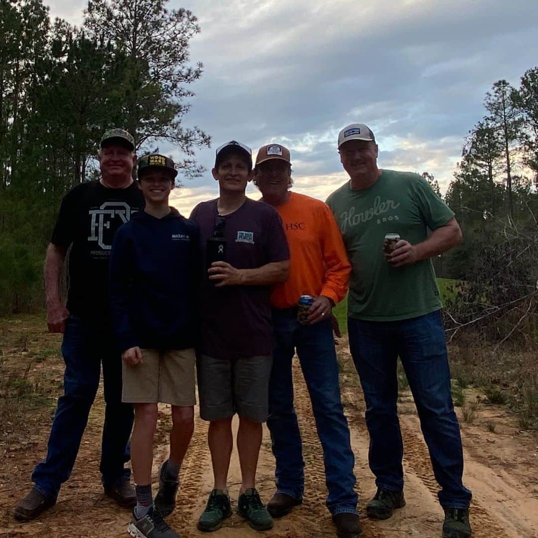 リッキー・カーマイケルのインスタグラム：「Weekend off.  It’s what’s we do.  Everyone have a great and safe weekend, enjoy yourself 🤙🏼. @keyscrete_jimmy @deanpalmer9175  @rickcarmichael4182  #kadin #JKT」