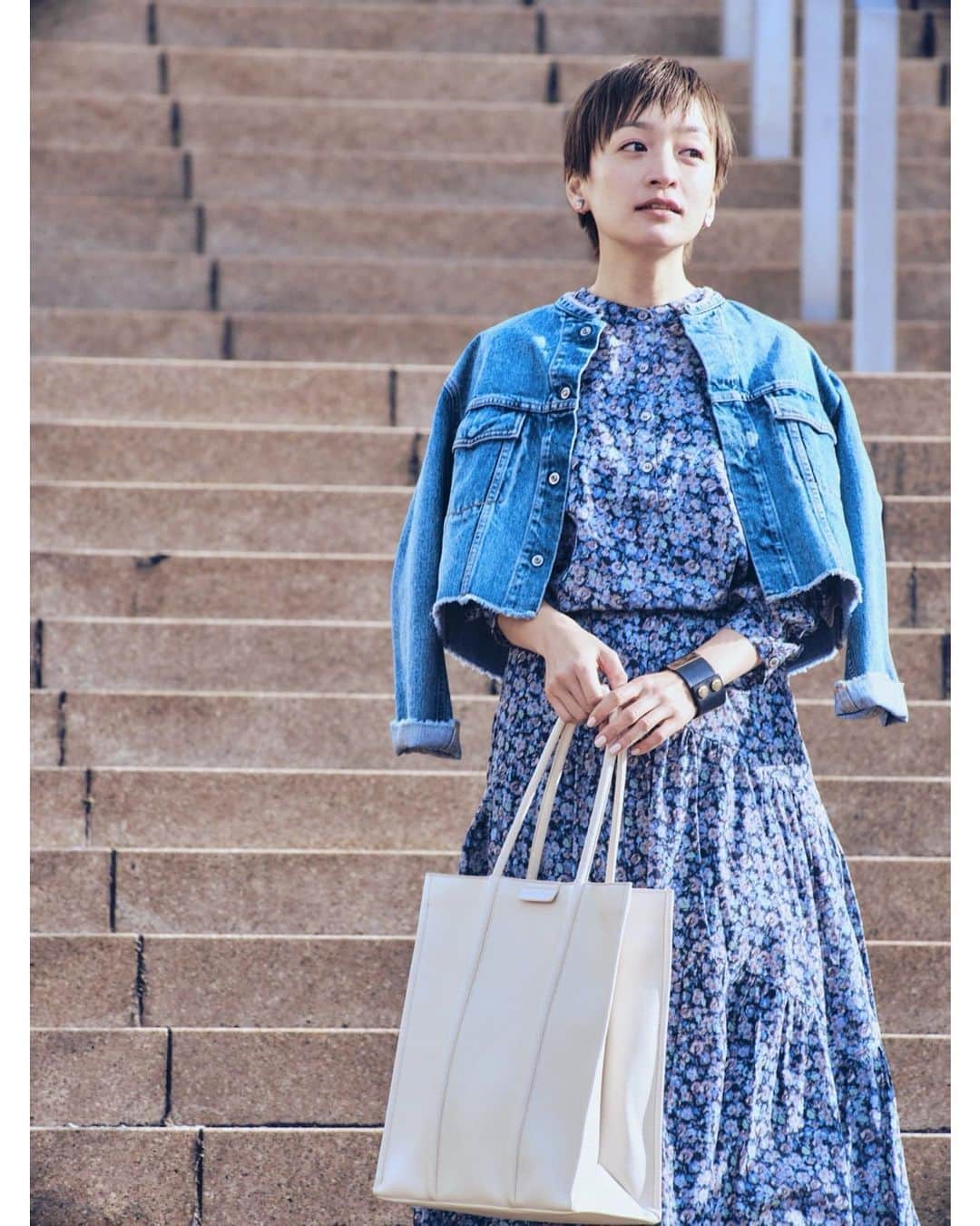 高山都さんのインスタグラム写真 - (高山都Instagram)「春の装いにあわせて、バッグも淡い色を。 大人っぽく持てるトートタイプも素敵でした。 @legatolargo  ホームページにコレクションがアップされています。」2月27日 8時24分 - miyare38