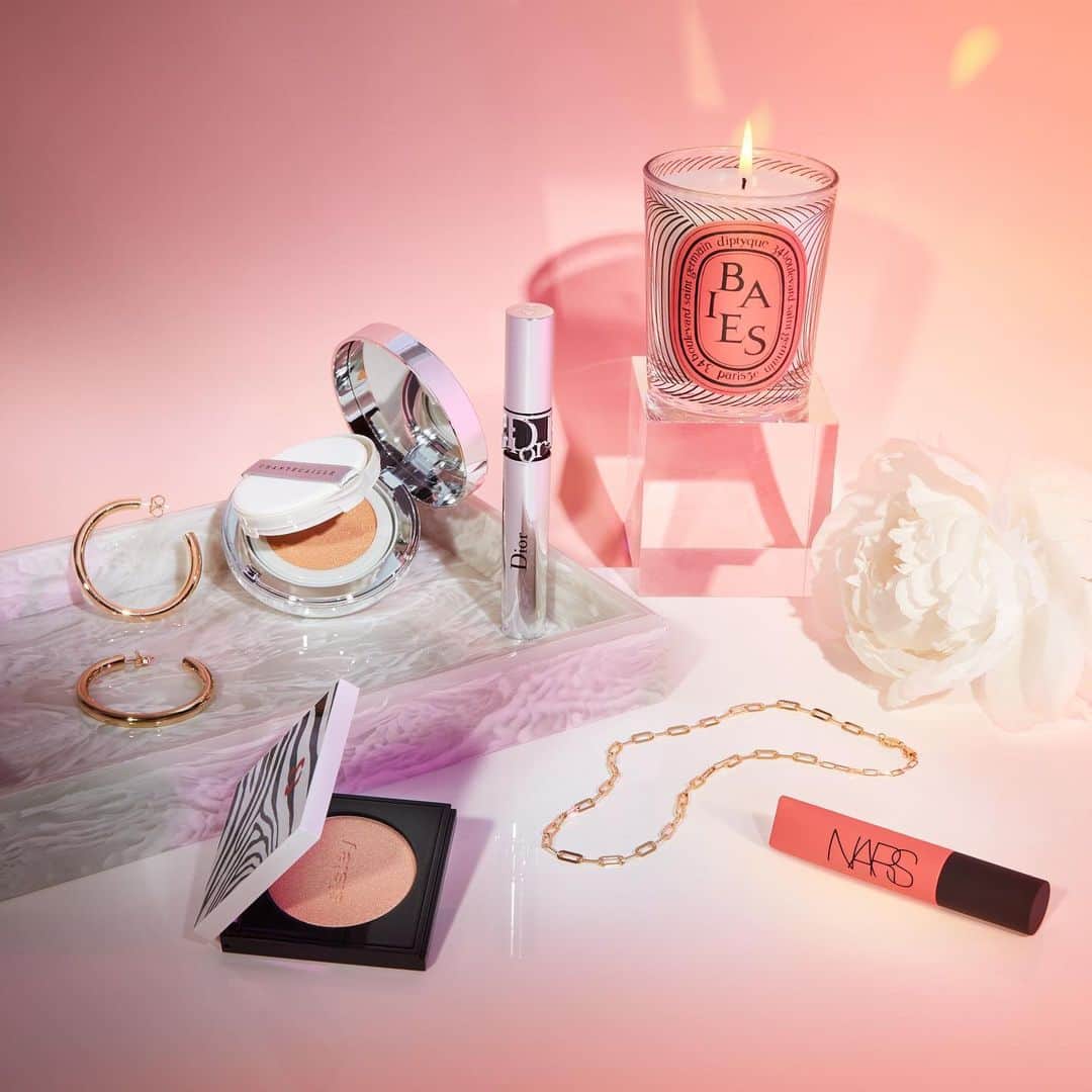 Saks Fifth Avenueのインスタグラム：「Create a little joy with our all-star lineup of beauty go-tos, including @chantecaille's cushion foundation, @diormakeup's iconic mascara and more. #SaksBeauty」