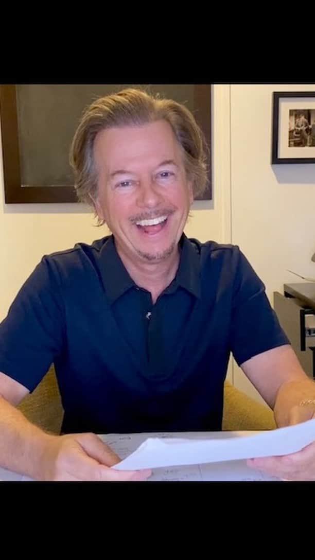 デヴィッド・スペードのインスタグラム：「Hello Sharks...here's some free jokes @netflixisajoke」