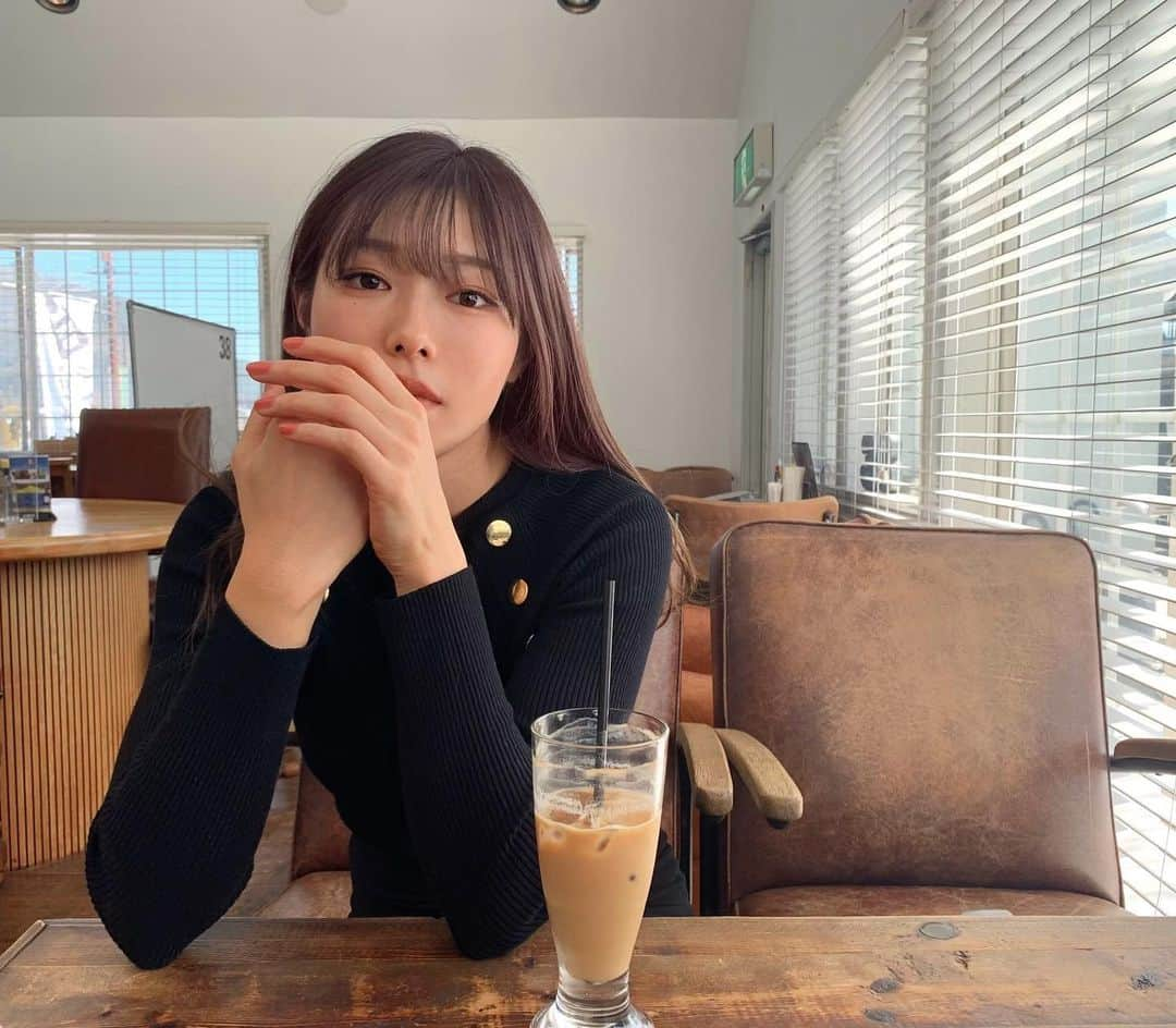 とももとももさんのインスタグラム写真 - (とももとももInstagram)「🫖 ・  #zaraコーデ #zaraコーデュロイジャケット #コーデュロイジャケット #秋コーデ #ootd #figandviper #prada #ニーハイブーツ #fwj #筋トレ女子 #とももともも #フィグラ女子 #フィットネス女子 #レースクイーン #ワークアウト女子  #ダイエット方法  #ダイエット #グラビアアイドル #フィットネスモデル  #オルチャンメイク」2月27日 8時26分 - coco_max0610