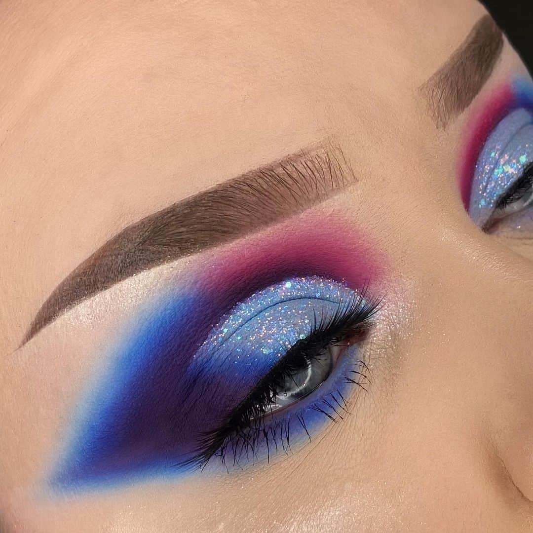 NYX Cosmeticsさんのインスタグラム写真 - (NYX CosmeticsInstagram)「@amythedutchess completes this smoldering #EOTD with our Epic Wear Liner Stick in 'Pitch Black' ✔️💙 • #nyxcosmetics #nyxprofessionalmakeup #crueltyfreebeauty」2月27日 8時29分 - nyxcosmetics