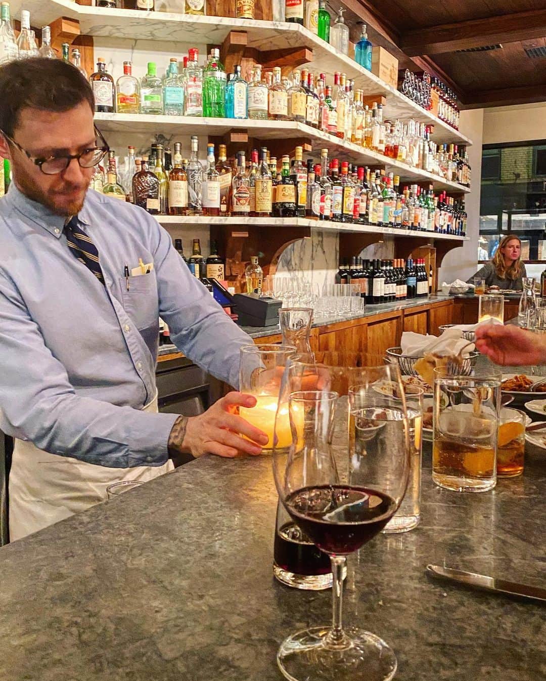 マリア・シャラポワのインスタグラム：「Exactly a year ago, I sealed it up with many happy tears, a negroni at I Sodi with my future fianceeeee ( might have been the last time I sat a bar🙈) and a box of Levain cookies. I wouldn’t have done it any other way ☺️ 👋🎾」