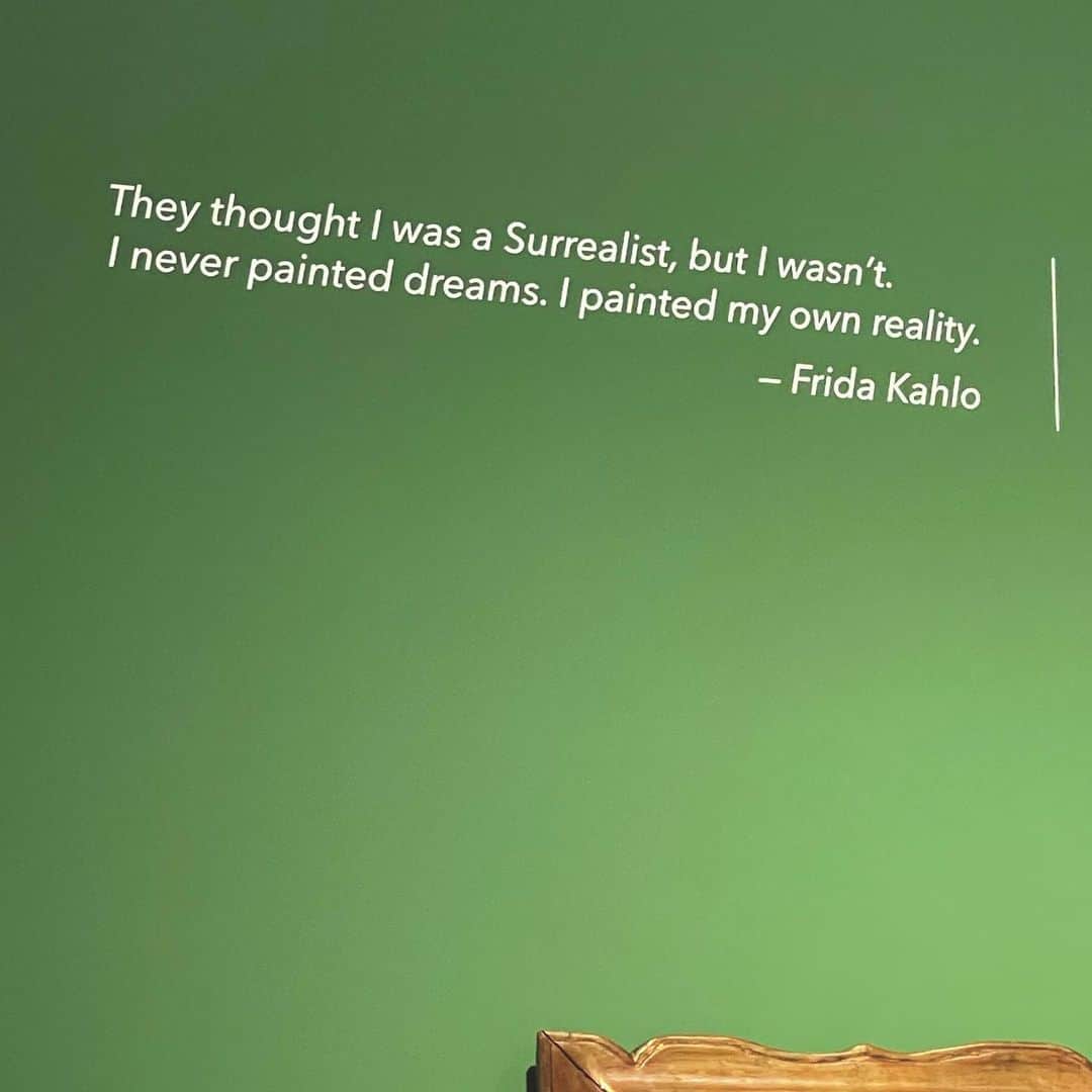 ウィロー・シールズさんのインスタグラム写真 - (ウィロー・シールズInstagram)「Masked up today and went to a museum for the first time in over a year. The exhibition was Frida Kahlo, Diego Rivera & Mexican Modernism.  Frida is one of my favorites artists and to be able to see so many of her pieces up close and personal after a long gallery/museum hiatus fed my soul.」2月27日 8時35分 - willowshields