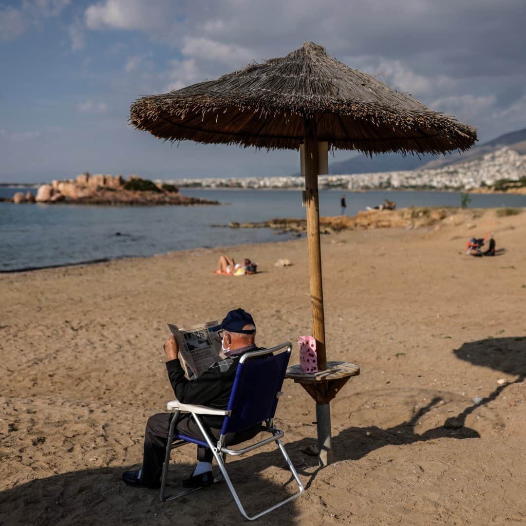 National Geographic Travelさんのインスタグラム写真 - (National Geographic TravelInstagram)「Photo by Muhammed Muheisen @mmuheisen / A man sits by the sea reading the newspaper in the coastal suburbs of Athens, Greece. For more photos and videos from different parts of the world, follow me @mmuheisen and @mmuheisenpublic. #muhammedmuheisen #Athens #Greece」2月27日 8時35分 - natgeotravel