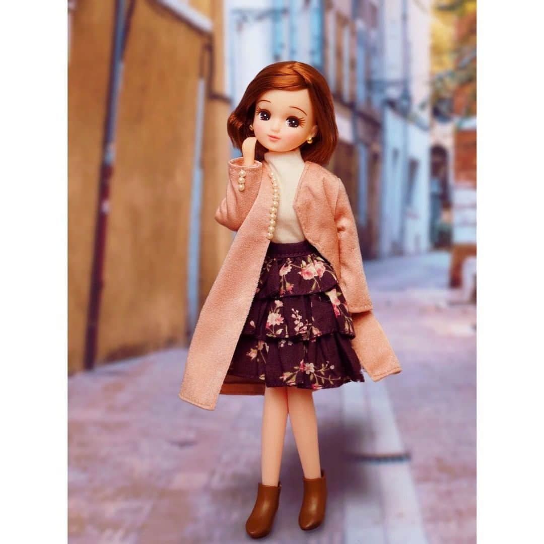 リカちゃんさんのインスタグラム写真 - (リカちゃんInstagram)「Today's #outfit is a #dustypink #coat with a tiered #floralskirt ☆ #ダスティピンク のコートに、お花をまとった #ティアードスカート で春を先取り♪ キャラメルカラーの #ショートブーツ でスキップしちゃおうかな♡ うふふ☆ #今日のコーデ #ootd #リカちゃん #fashion #ootd #hairstyle #licca #liccadoll #japanesedoll #japan #girl #instadaily #instagood #instagramjapan #instagram」2月27日 8時40分 - bonjour_licca