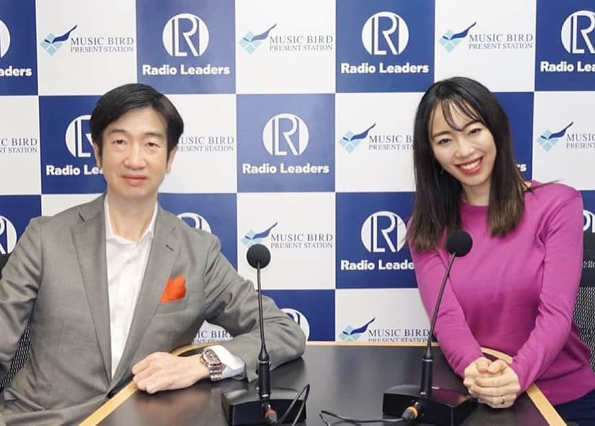 吉井絵梨子さんのインスタグラム写真 - (吉井絵梨子Instagram)「おはようございます。  2月27日、今日の『Radio Leaders @radio_leaders 』は、第100回目の記念特番となります。 100回..！！ なんだか感慨深い😭  ゲストは、毎月恒例の「教えて鐵丸先生」でお馴染みの弁護士 畑中鐵丸 先生です。畑中先生は、「Radio Leaders」の記念すべき第1回目(2019年4月6日)にご登場していただいてから最多出演(23回)になります。 記念すべき放送回にふさわしく、スペシャル感満載でお送りしていきます！ ぜひお聞き逃しなく✨  2019年4月より、パーソナリティに抜擢いただいてから、共に歩んできた『Radio Leaders 』。 「良いものを作ろう。ゲストさんの魅力を最大限に引き出そう。常にベストを尽くす！」そんな思いで、１回１回の収録に、緊張感を持って全力で臨んで参りました。 （今でも、最初の一声を発する時は、ドキドキします笑） 毎回の収録後の反省会と、オンエアを聞いて復習・改善。 最高の環境で学ばせていただけること、大変幸せに思います。  こうやってパーソナリティという役割で番組作りに携わらせていただけるのも、 制作会社である、株式会社ミュージックバード様と運営会社の一般社団法人東京ビジネス倶楽部様のおかげです。 本当にありがとうございます。  100回放送の次は、目指せ1000回放送！  今後ともどうぞよろしくお願い致します。  〜番組のご案内〜 FMラジオ番組「Radio Leaders」は、毎週土曜日、9:00～9:55放送です。 （エフエム世田谷のみ毎週土曜日、19:00～19:55に放送されます） https://musicbird.jp/cfm/program/#radio-leaders  TOKYO FMグループ/MUSIC BIRD系列の北海道～沖縄までのコミュニティーFM 59局を中継して、放送されます。  番組のテーマは、地方創生・地域活性化を担う日本全国で活躍する各界のリーダーから、若き起業家までのビジネスパーソンをゲストに招き仕事術や人生のターニングポイント、苦労や成功の秘訣、将来展望をインタビューしてまいります。自治体の取組みや、未病対策、健康増進、医療費の削減にも貢献する企業様を同時にご紹介致します。  ———————————————  ★「Radio Leaders」の聴き方 ★ ①ラジオ・カーラジオで聴く方 地元FM 局の番組表に「Radio Leaders」と掲載がある場合は、お住いのエリアのFMラジオ局にチューニングを合わせてお聴きください。  ②PC・スマートフォンからは「JCBAサイマル」で検索し、107局各社の番組表から「Radio Leaders」の掲載があるFM局から番組をお聴きいただけます。https://www.jcbasimul.com/  例えば山梨県のFM局「FMふじやま」で聴く場合は、 「関東」を選択 「FMふじやま」を選択 「LISTEN ♪」を押す 「▶」を押す  ③FM世田谷のみ土曜日19:00～19:55 https://fmsetagaya.com/broadcast-area （エフエム世田谷のインタネットラジオでお聴き頂けます）エフエム世田谷83.4MHzの放送電波は世田谷区全域に加え、 杉並区、中野区、渋谷区、目黒区、狛江市などもカバーしています。 （車での聴取はさらに広範囲です）  ★パーソナリティ：吉井絵梨子（よしいえりこ） 一般社団法人ナショナルビューティコンテスト協会 代表理事、ミス・グランド・ジャパン（MGJ）運営代表、秋田県出身。アメリカ大学留学を経て帰国後、 ミス・ユニバース・ジャパン ファイナリストに選出される。 現在、通訳・翻訳会社を経営する傍ら、 ミス・グランド・ジャパン事務局代表を務め、世界大会へ日本代表を選考、輩出。 ママモデルとしても活躍中。 http://missgrandjapan.com/　#MISSGRANDJAPAN #MGJ #ミスグランドジャパン #吉井絵梨子  ★FMラジオ番組「Radio Leaders」は、プレゼントサイト「Music Bird Present Station」と連動しています。https://musicbird.gift/ ゲストの皆様からのプレゼントやスポンサー企業様からのプレゼントが掲載されています。  運営会社：おかげさまデザイン株式会社 制作会社：株式会社ミュージックバード お問合せ：rl@musicbird.co.jp 公式サイト：https://radio-l.jp/   #radioleaders #ラジオリーダーズ #ラジオ番組#ラジオのある暮らし #ラジオ出演 #地方創生 #成功の秘訣 #成功哲学 #起業のヒント #起業 #地域活性化 #SDGs #ビジネス書  #ビジネスマン #対談」2月27日 8時56分 - supermamaeriko