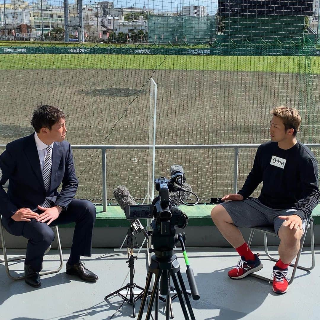 新井貴浩さんのインスタグラム写真 - (新井貴浩Instagram)「キャンプ取材  カープを視察  誠也選手にインタビュー！  OA 2月28日深夜0時〜  TBS S☆1  #広島東洋カープ #鈴木誠也 #TBS #野球の力で日本を元気に #S☆1BASEBALL #プロ野球 #キャンプ #取材 #沖縄 #オープン戦 #感謝 #新井貴浩」2月27日 9時04分 - araitakahiro_official