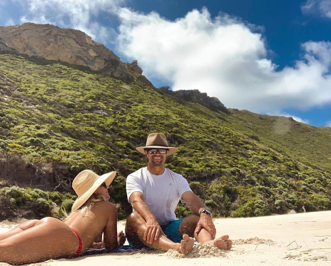 フェリシティー・パルマティアーのインスタグラム：「Swipe for happi days in the Deep South with my man @mitch.gimm ❤️」