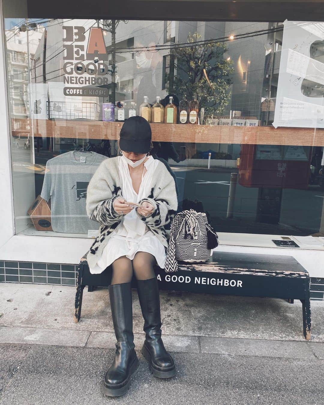 藤田敦子さんのインスタグラム写真 - (藤田敦子Instagram)「ㅤ またあの薄く見える極厚タイツの出番。 つま先電線しててもはけるよ。笑 ちなみにつま先は他よりかなり薄い パンスト状態なので、靴脱いだらまさに 薄いタイツ履いてるみたいなの。 高かったけどもう一個買おうかな…🤔 ㅤ #blendacoordinate」2月27日 9時00分 - blenda0305