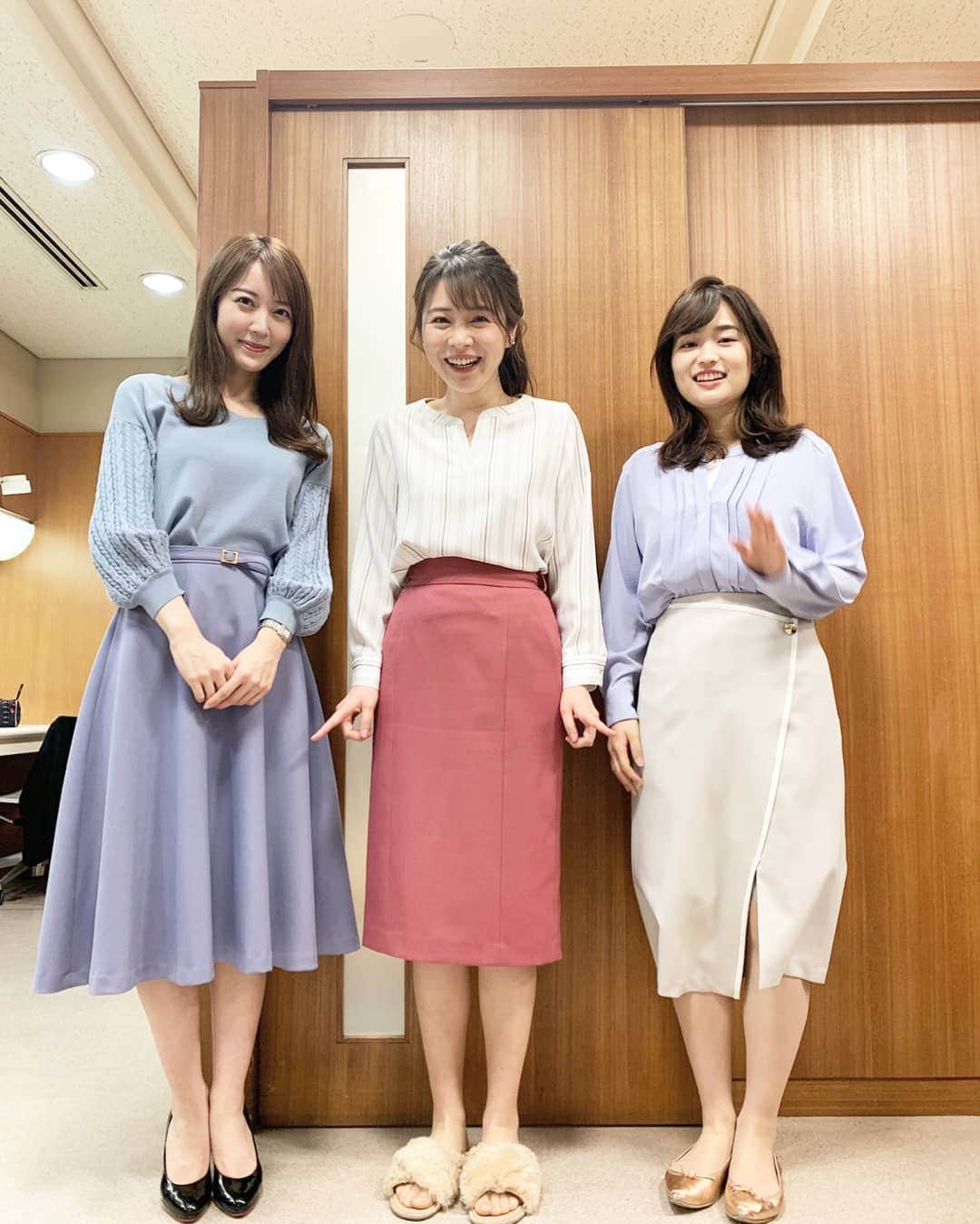 TBS「はやドキ！」のインスタグラム：「上野さんと梨菜ちゃん👗﻿﻿ きれいなパステルブルーの衣装でした✨﻿﻿ ﻿﻿ 間に挟まれたわたしはオセロのように…﻿﻿ ひっくり返されてブルーになるかも？！﻿﻿ ﻿ ﻿ ※写真を撮るときは、マスクを外しています。﻿ ﻿ ﻿ ﻿﻿ 皆川﻿﻿ ﻿﻿ ﻿﻿ #ootd﻿﻿ #衣装﻿﻿ #上野愛奈﻿﻿ #篠原梨菜﻿﻿ #皆川玲奈﻿﻿ #アナウンサー﻿﻿ #はやドキ﻿﻿ #tbs ﻿﻿ ﻿﻿」
