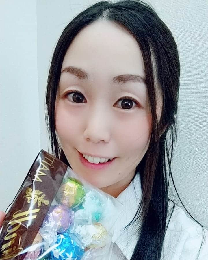 悠木あやねさんのインスタグラム写真 - (悠木あやねInstagram)「素敵な週末をお過ごしください(*˘︶˘*).｡*♡  #haveaniceweekend  #hazama #hazama_fashion  #Lindt  #マチカフェ #LAWSON #machicafe  #カフェラテ #美味しい #大好き  #悠木あやね #AyaneYuki #YukiAyane #유우키아야네 #カプセルエージェンシー #capsuleagency #AV女優 #セクシー女優 #アダルト女優 #女優 #モデル #asiangirls #asiandoll #asianbeauty #asiansexy #japanese #japanesegirl #japanesegirls #model  #fashionstyle」2月27日 9時15分 - yukiayane0926