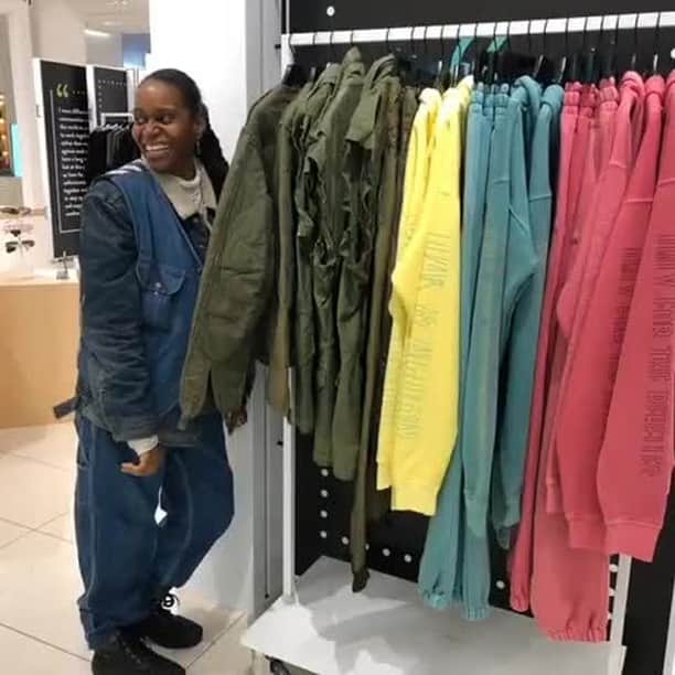 Nordstromのインスタグラム：「We loved seeing @oakandacornofficial founder Miko Underwood (@mikomyco) checking out her brand's very first delivery of product at @nordstromnyc! Shop the sustainable denim line in person at #NordstromNYC Black Founders Center Stage if you're in the area, and check back in March to shop online at Nordstrom.com, or at Nordstrom Phipps Plaza in Atlanta. #stayNspired」