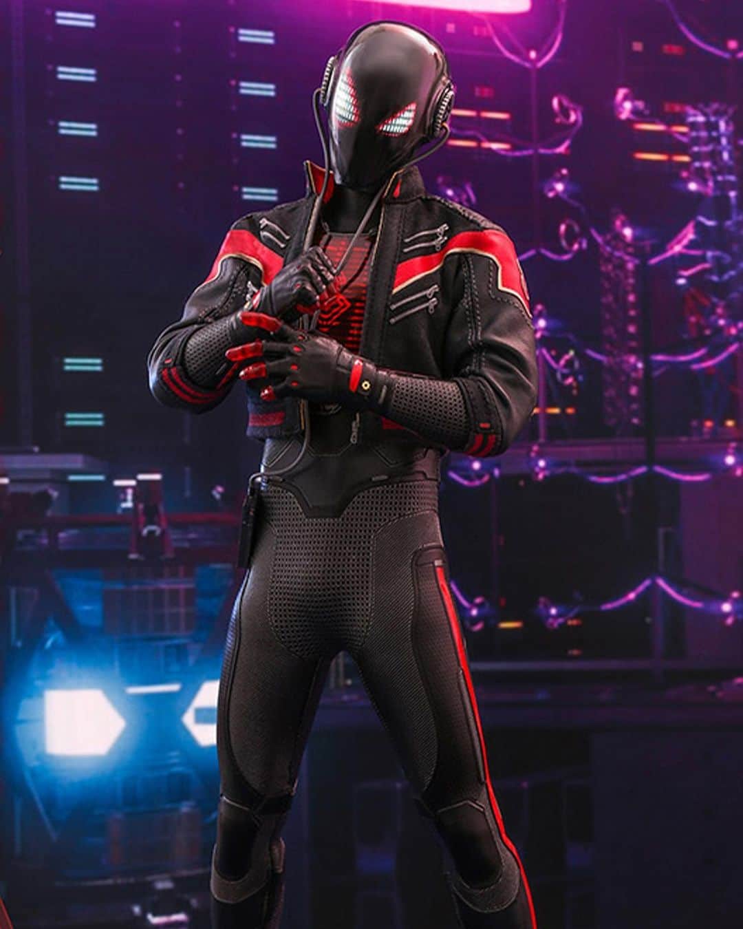 HYPEBEASTさんのインスタグラム写真 - (HYPEBEASTInstagram)「#hypeAF: @hottoyscollectibles has unveiled its latest 'Spider-Man: Into the Spider-Verse' figure featuring Miles Morales in his 2020 suit. The model recreates his highly futuristic superhero suit and boasts LEDs, more than 30 points of articulation, and five sets of hands to cover various gestures, including web-shooting and slinging. The figure is available for pre-order now for $290 USD.⁠⁠ Photo: Hot Toys」2月27日 9時30分 - hypebeast