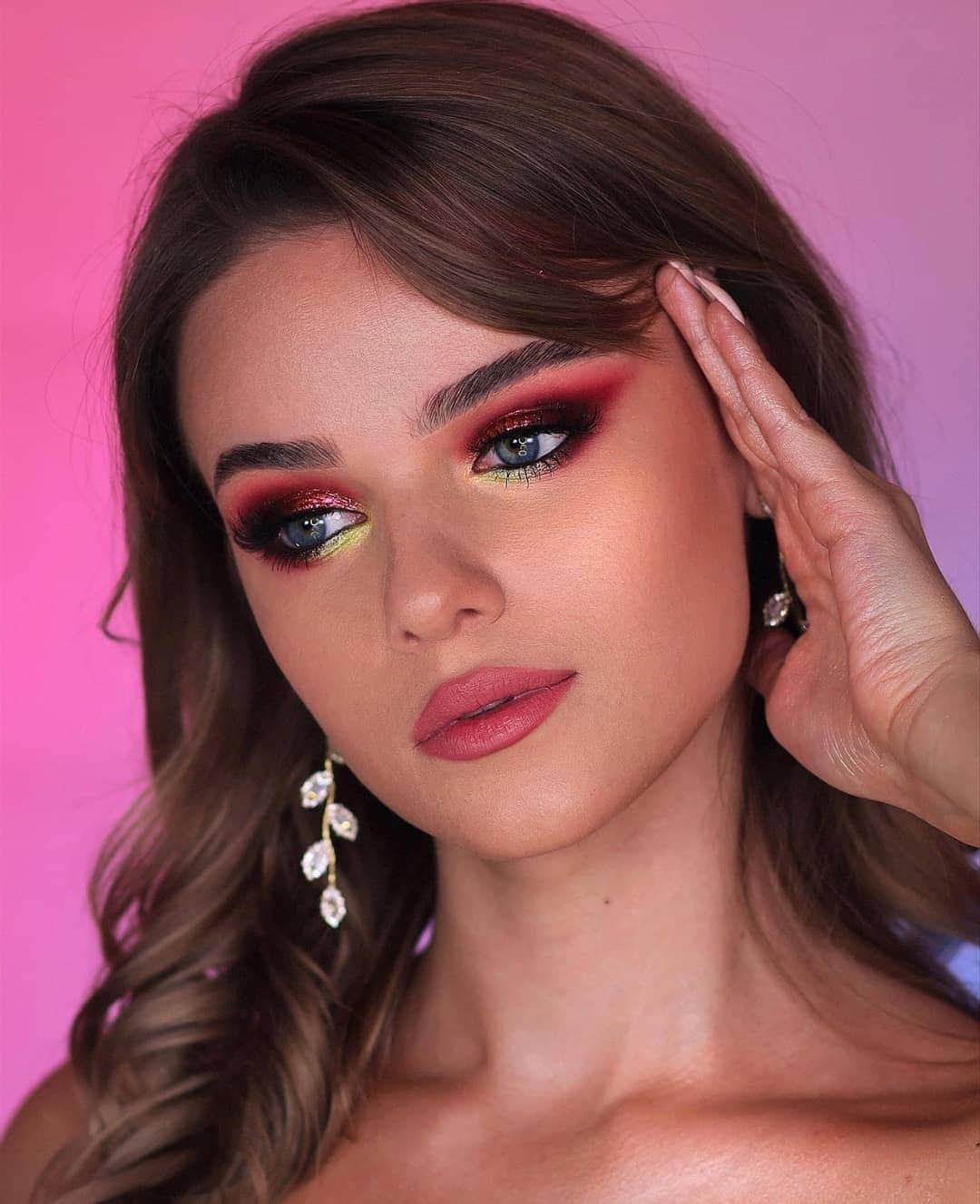 the Balmのインスタグラム：「Glow baby, glow ✨ @weronikahaza in Mary-Lou Manizer highlight 🥰  #thebalm #thebalmcosmetics #thebalmeu #makeup #beauty #glam」