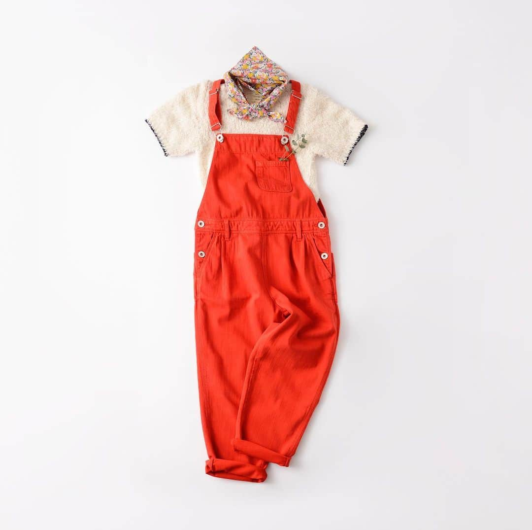 LILI et NENEさんのインスタグラム写真 - (LILI et NENEInstagram)「BELLEROSE_overalls サロペットパンツはこれからのシーズンの主役。 薄い素材も元気なキッズにうれしい！ ．  @lilietnene プロフィールリンクより リリエネネWEBサイトへ  よろしければご購入されたお客さまは #lilietnene のタグづけをして投稿して 頂ければ嬉しいです！  パリのこども達とのライフスタイルや、 情報を発信する @lilietnene_paris もぜひご覧ください。 ．  #bellerose #ベルローズ #ベルギー発ブランド #キッズサロペットパンツ #キッズオーバーオール #lilietnene #リリエネネ #babyfashion #kidsfashion #paris #出産祝い #gift #2021SSキッズファッション #2021SSベビーファッション #キッズセレクトショップ #キッズファッション女の子 #ベビーファッション女の子 #女の子のママ」2月27日 9時55分 - lilietnene