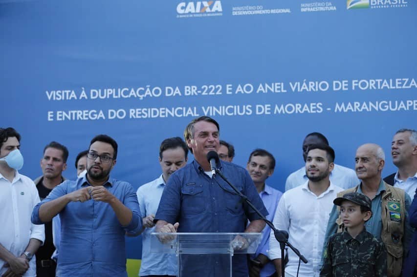 ジルマ・ルセフのインスタグラム：「🇧🇷 Em Fortaleza, Ceará, o Presidente Jair Bolsonaro e ministros visitaram as obras de duplicação da BR-222 e do anel viário de Fortaleza nesta sexta (26).  📷: Clauber Cleber Caetano/PR」