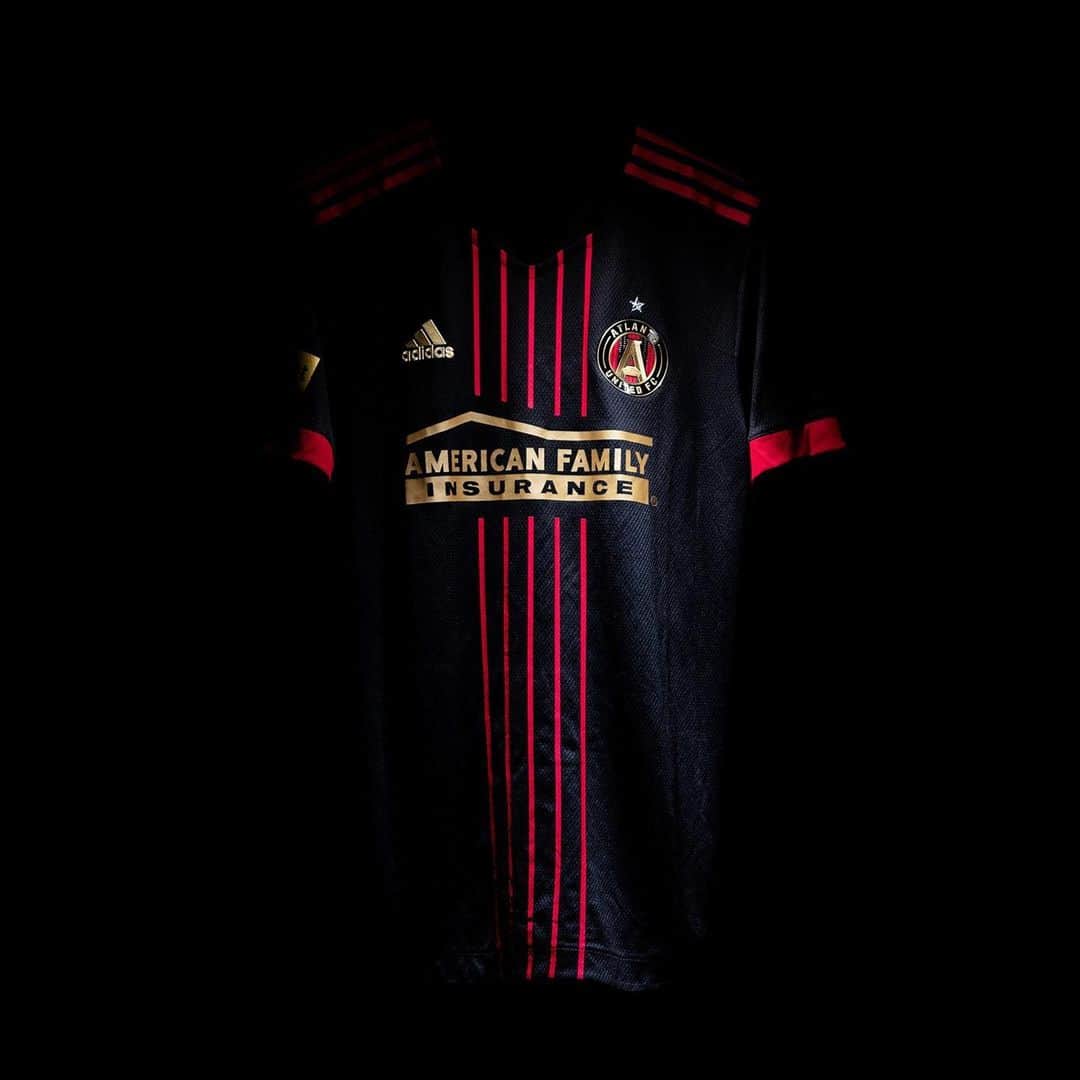 Major League Soccerのインスタグラム：「⬛️⬛️BLVCK⬛️⬛️ New threads for @atlutd this year!」