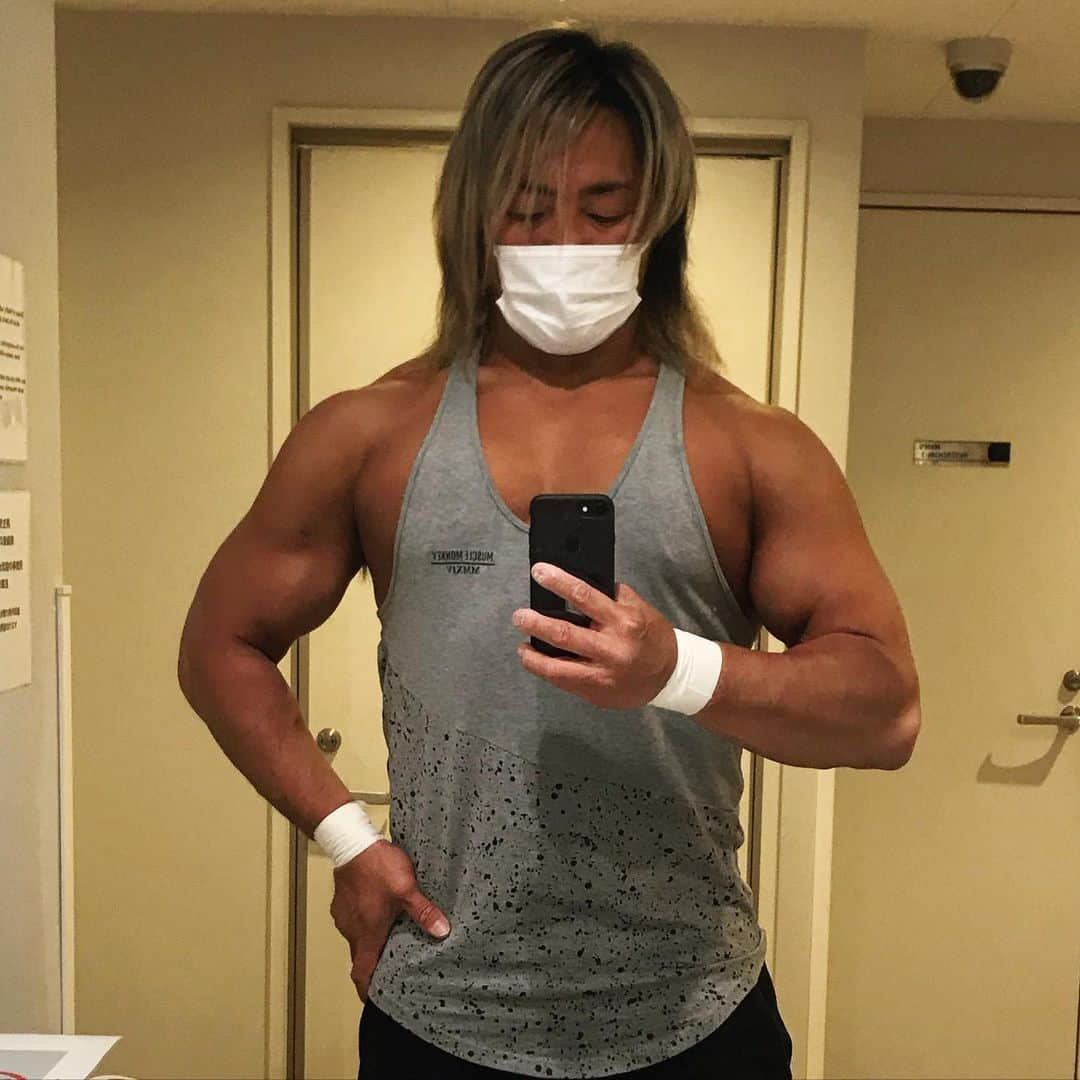 棚橋弘至さんのインスタグラム写真 - (棚橋弘至Instagram)「2月ベスト #肩トレ 👍 #shoulderworkout  ショルダープレス7セット ダンベルフロントレイズ肩まで3セット ダンベルフロントレイズ顔まで3セット ダンベルサイドレイズ3セット ダンベルラテラルレイズ3セット シーティドダンベルリアレイズ3セット ライイングワンハンドダンベルリアレイズ3セット アーノルドプレス3セット」2月27日 10時26分 - hiroshi_tanahashi